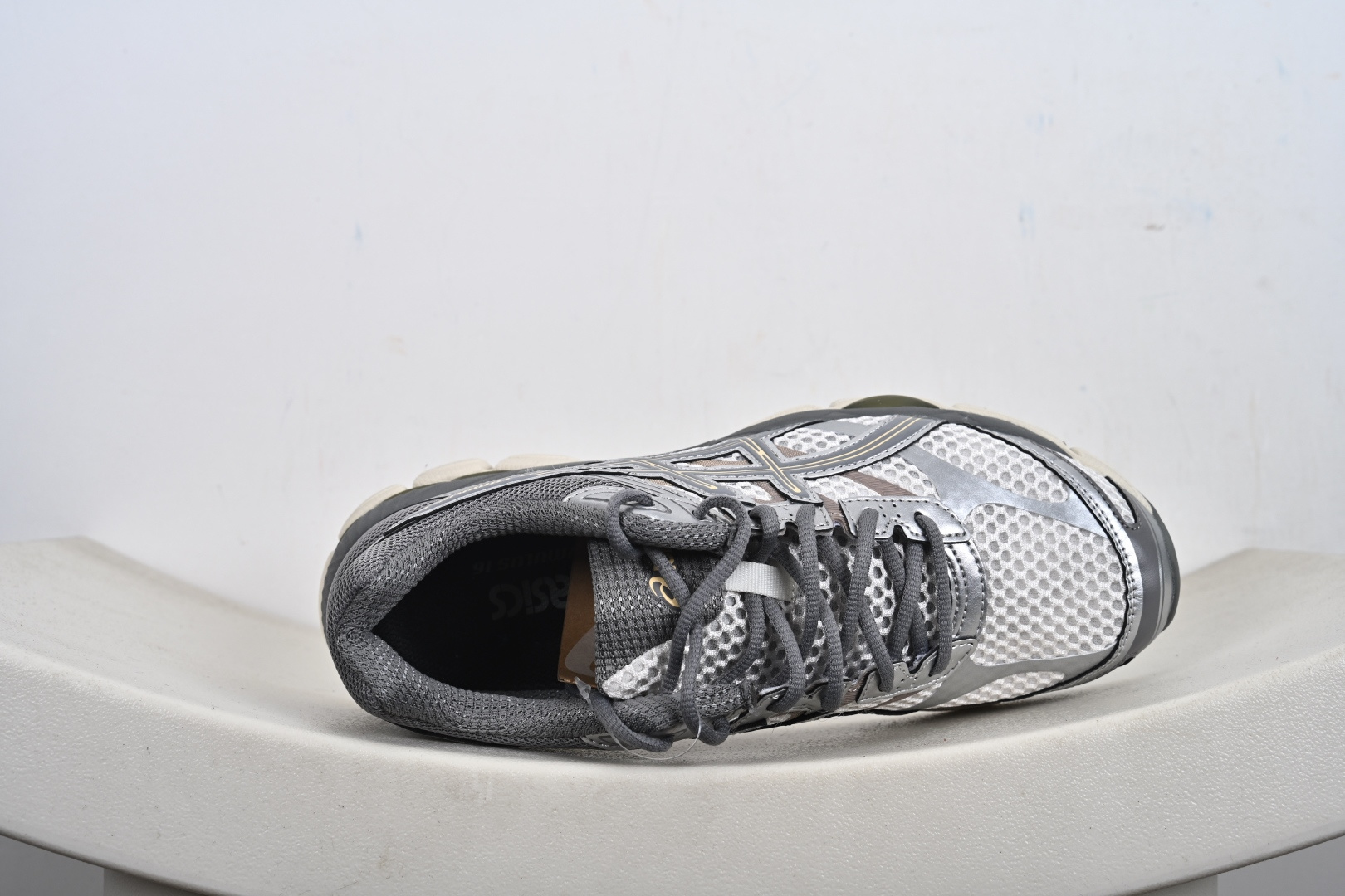 200 Asics Gel-Cumulus 16 亚瑟士 防滑耐磨 休闲运动鞋 1203A733-101