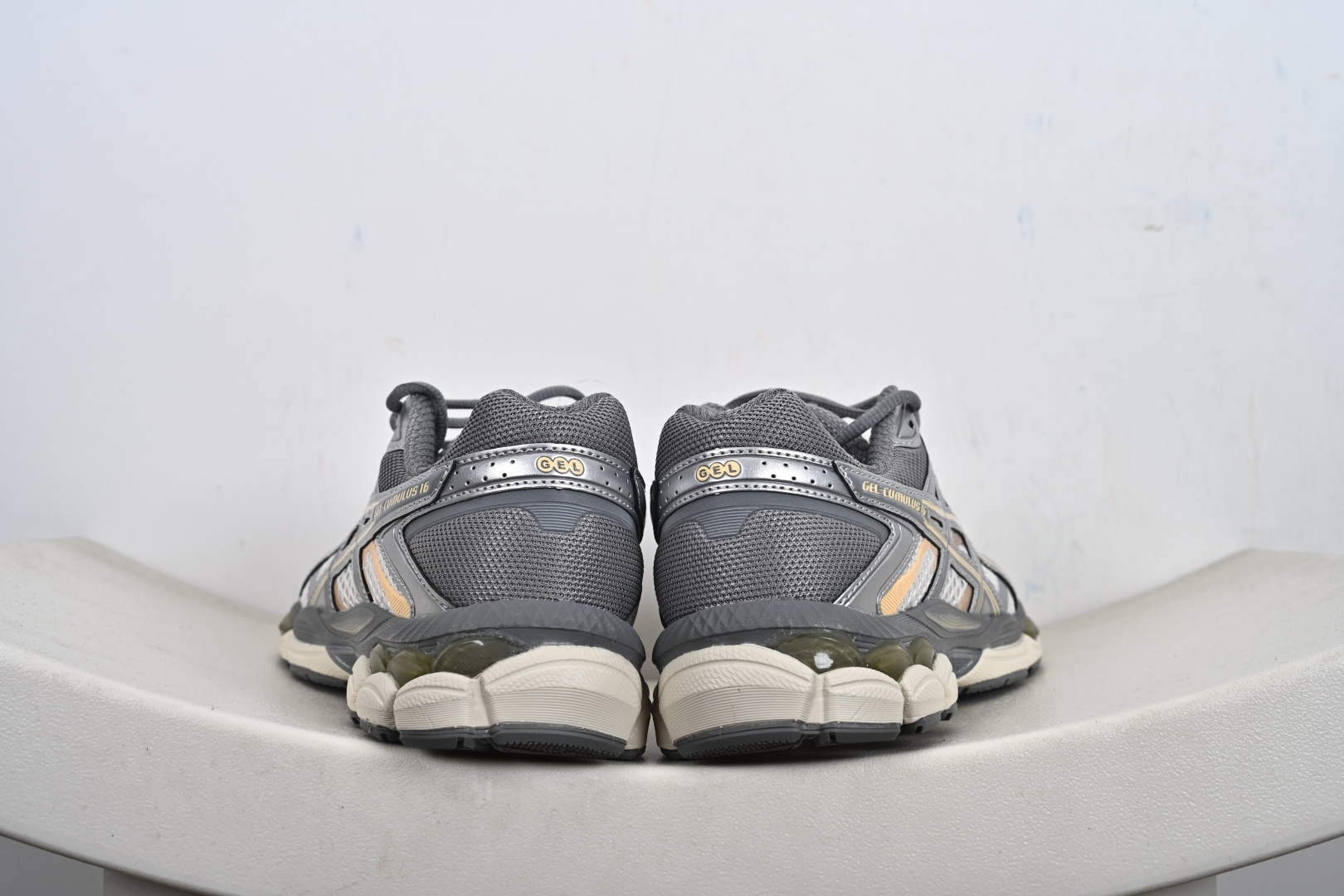 200 Asics Gel-Cumulus 16 亚瑟士 防滑耐磨 休闲运动鞋 1203A733-101