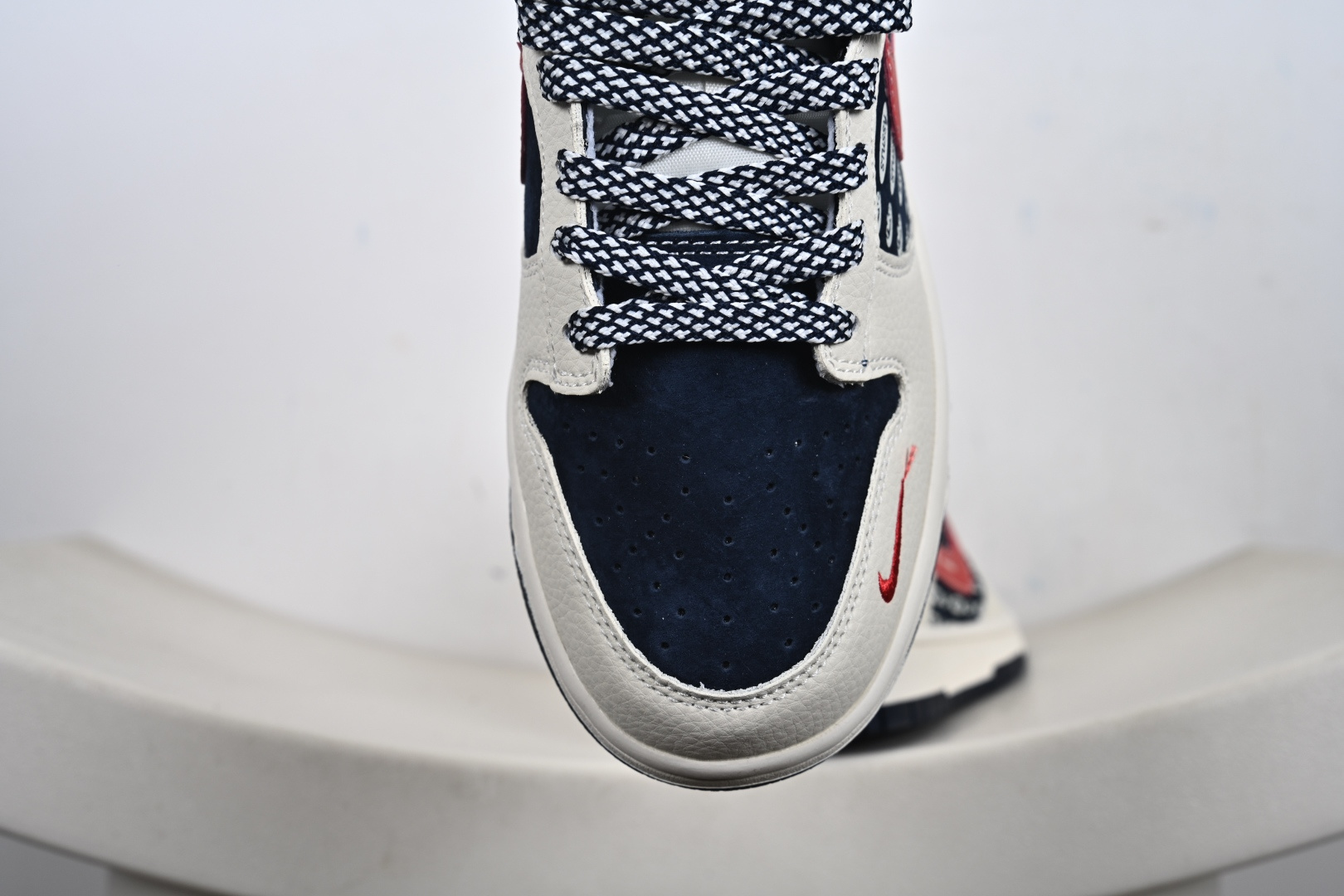 定制版高端定制Nike SB Dunk Low “斯图西联名------米白黑红勾” 高端定制 低帮休闲板鞋 DD1988-008