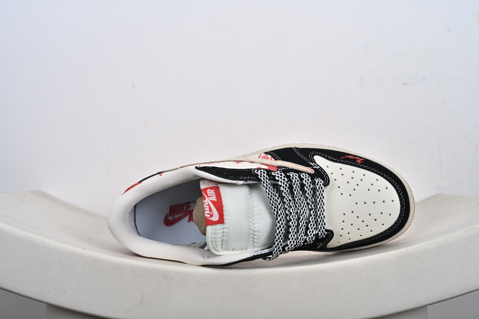 定制版Travis Scott x Fragment Design x Jordan Air Jordan 1 Low OG SP “马年联名——黑红马年” XS2025-086