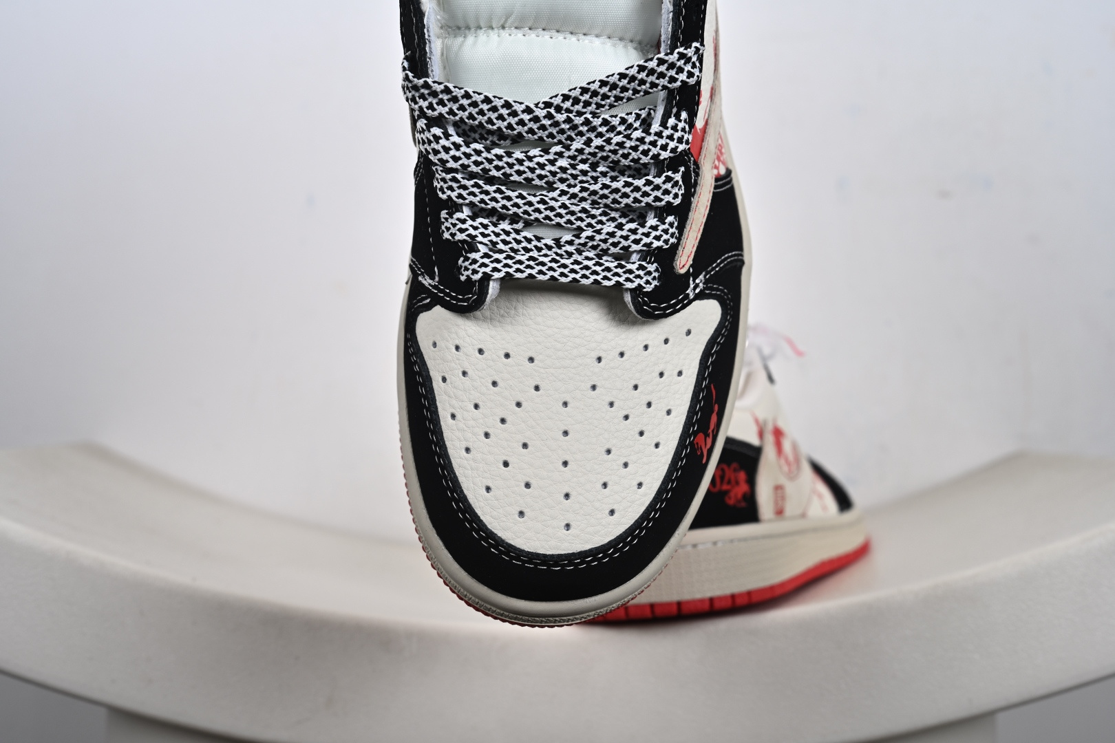 定制版Travis Scott x Fragment Design x Jordan Air Jordan 1 Low OG SP “马年联名——黑红马年” XS2025-086