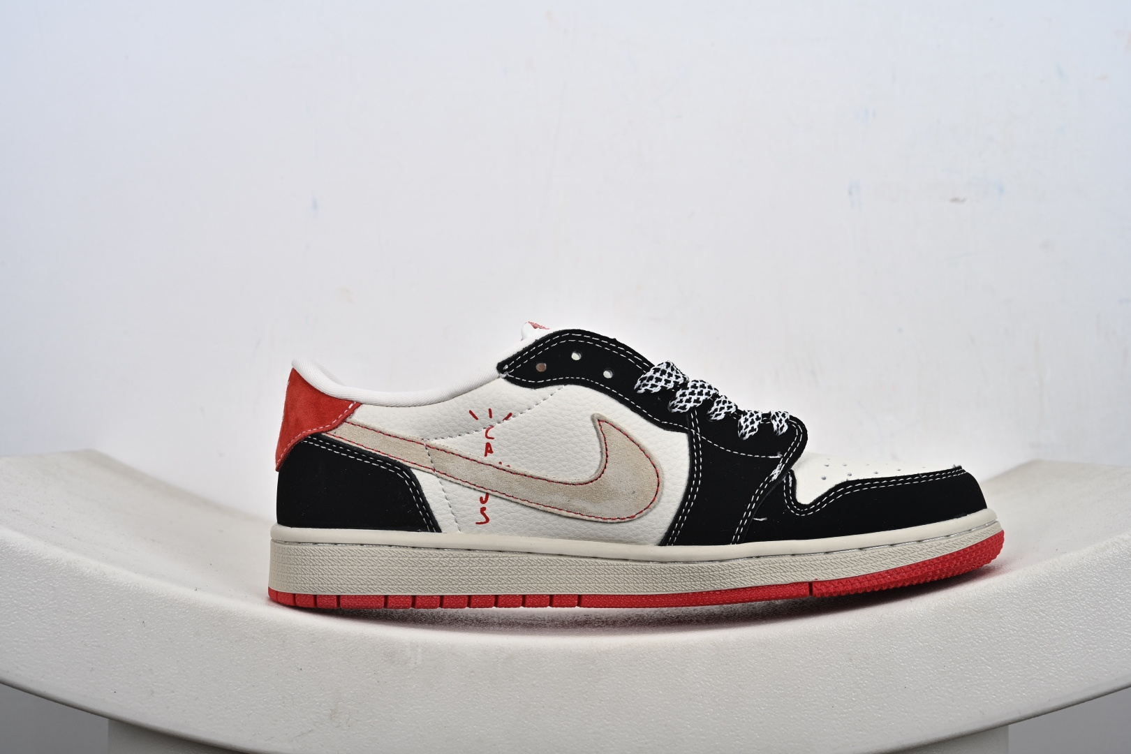 定制版Travis Scott x Fragment Design x Jordan Air Jordan 1 Low OG SP “马年联名——黑红马年” XS2025-086