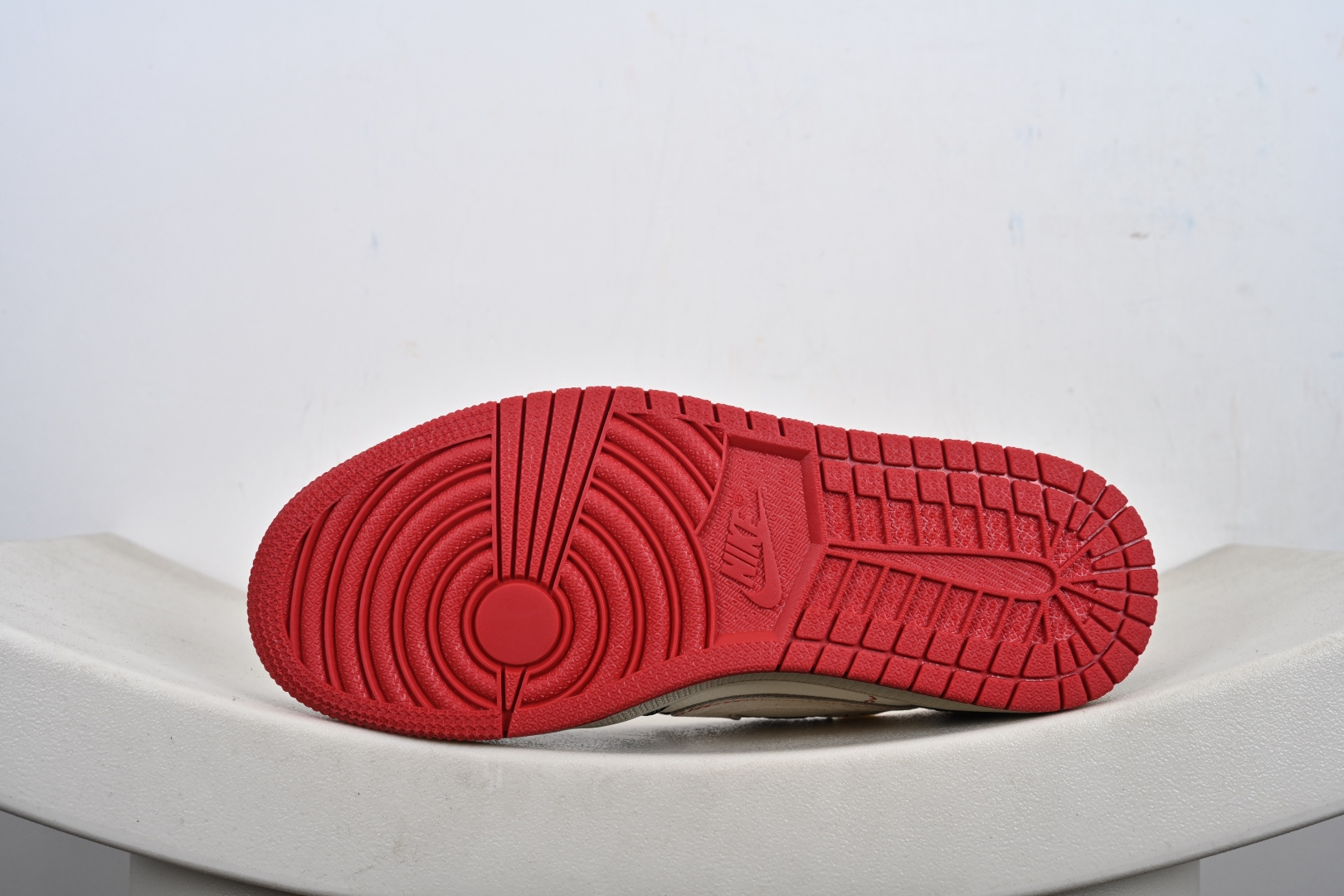 定制版Travis Scott x Fragment Design x Jordan Air Jordan 1 Low OG SP “马年联名——黑红马年” XS2025-086