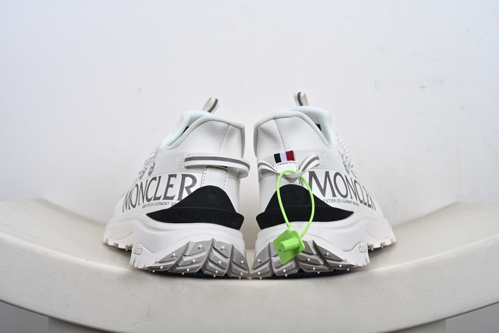 Moncler Trailgrip Gore-Tex 蒙口 越野旅行系列低帮厚底轻量户外登山运动鞋 4M00130 M3157