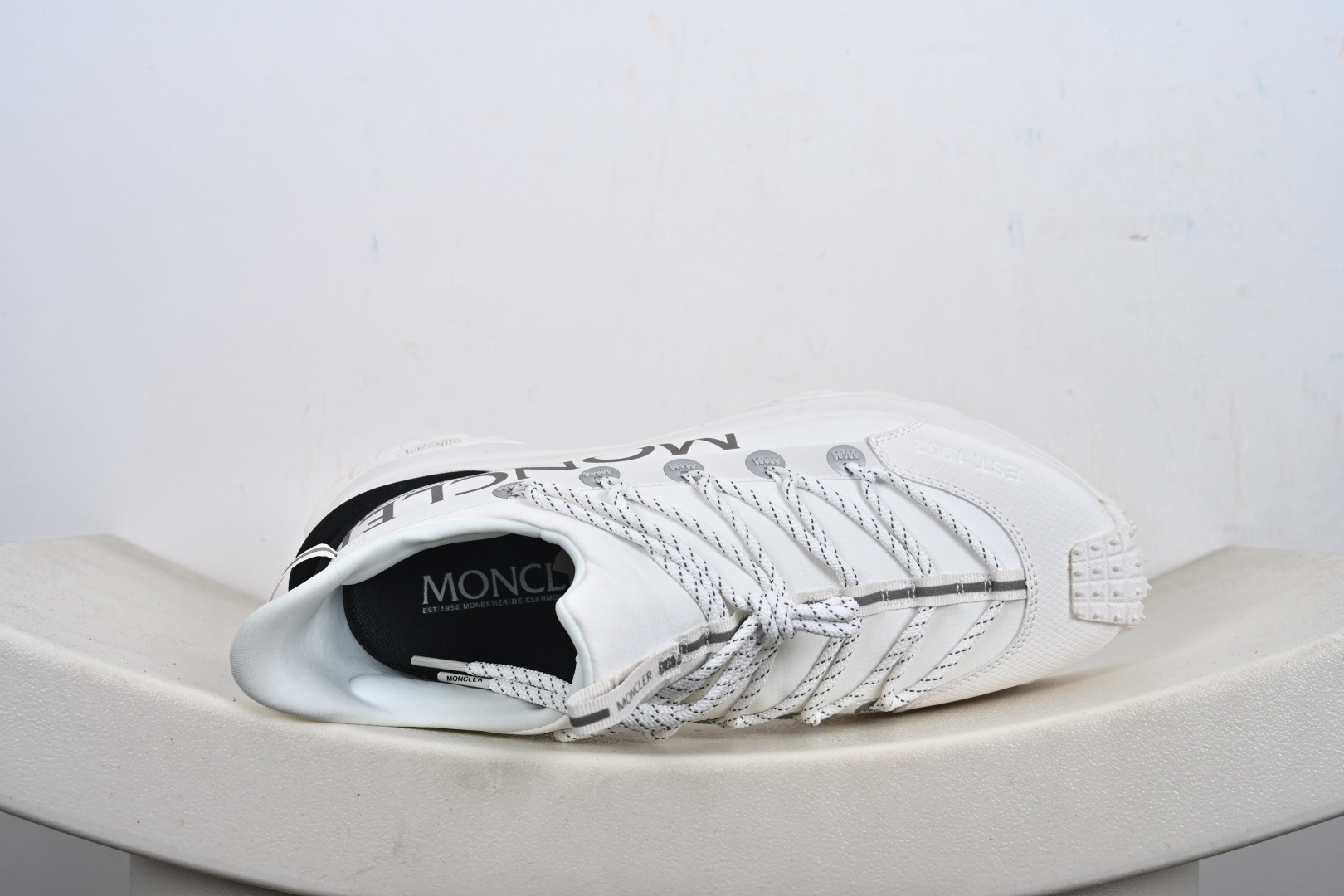 Moncler Trailgrip Gore-Tex 蒙口 越野旅行系列低帮厚底轻量户外登山运动鞋 4M00130 M3157