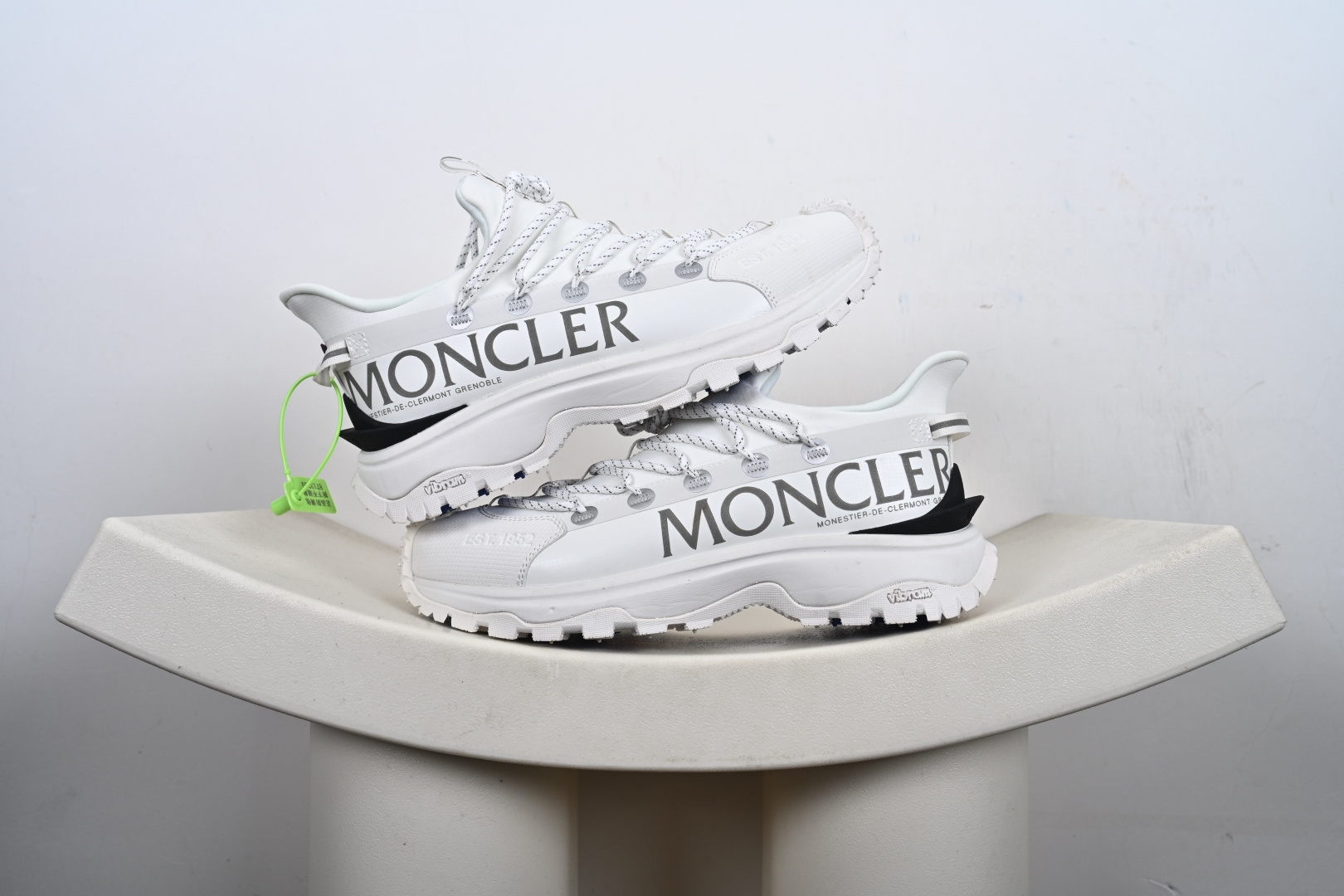 Moncler Trailgrip Gore-Tex 蒙口 越野旅行系列低帮厚底轻量户外登山运动鞋 4M00130 M3157
