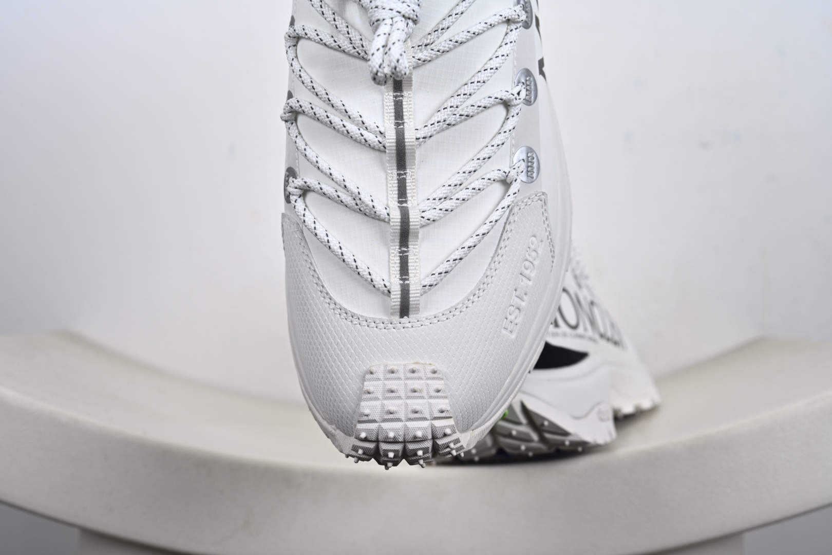 Moncler Trailgrip Gore-Tex 蒙口 越野旅行系列低帮厚底轻量户外登山运动鞋 4M00130 M3157