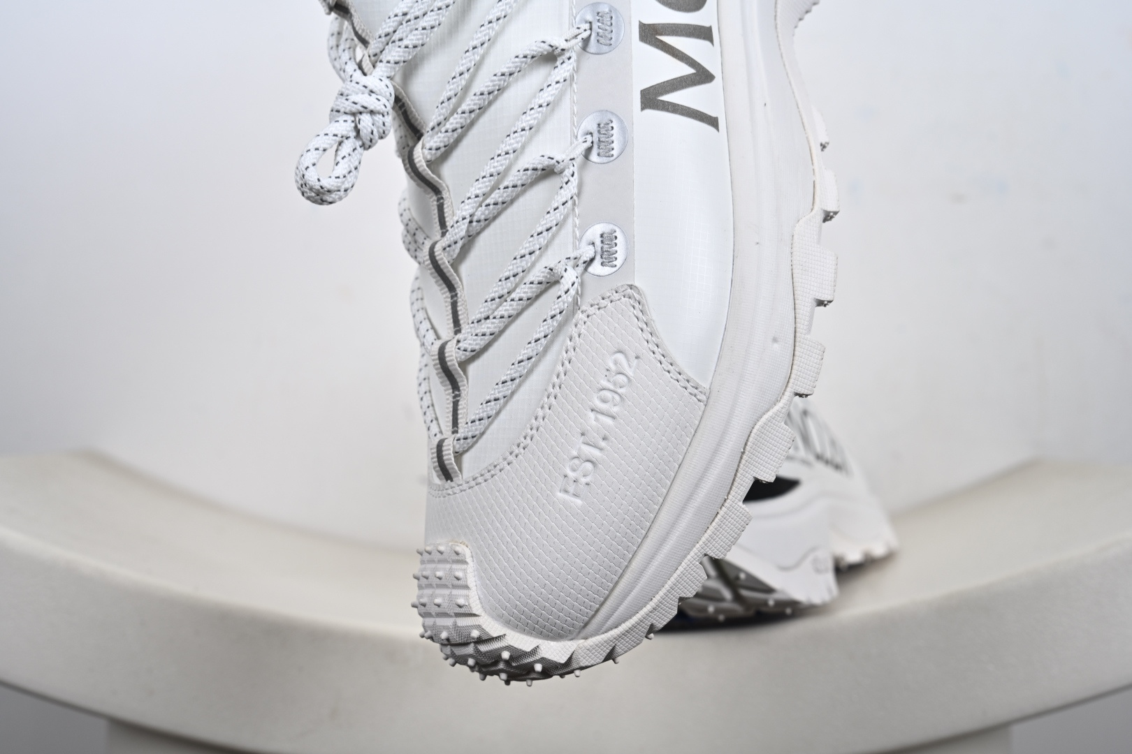 Moncler Trailgrip Gore-Tex 蒙口 越野旅行系列低帮厚底轻量户外登山运动鞋 4M00130 M3157