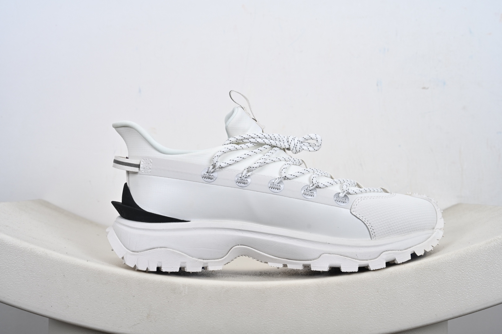 Moncler Trailgrip Gore-Tex 蒙口 越野旅行系列低帮厚底轻量户外登山运动鞋 4M00130 M3157