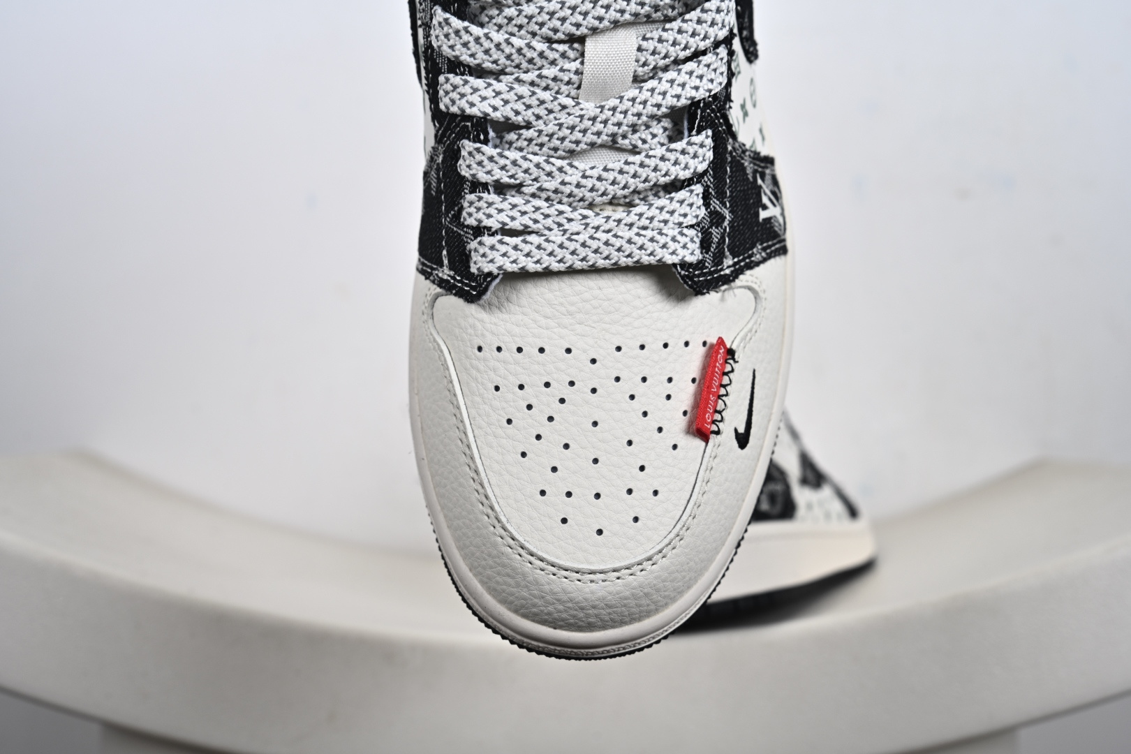 Louis Vuittonx Air Jordan 1 Low 此款主张打破传统的工业化流水线设计限制 YX5066-332 Louis Vuittonx Air Jordan 1 Low 此款主张打破传统的工业化流水线设计限制 YX5066-332