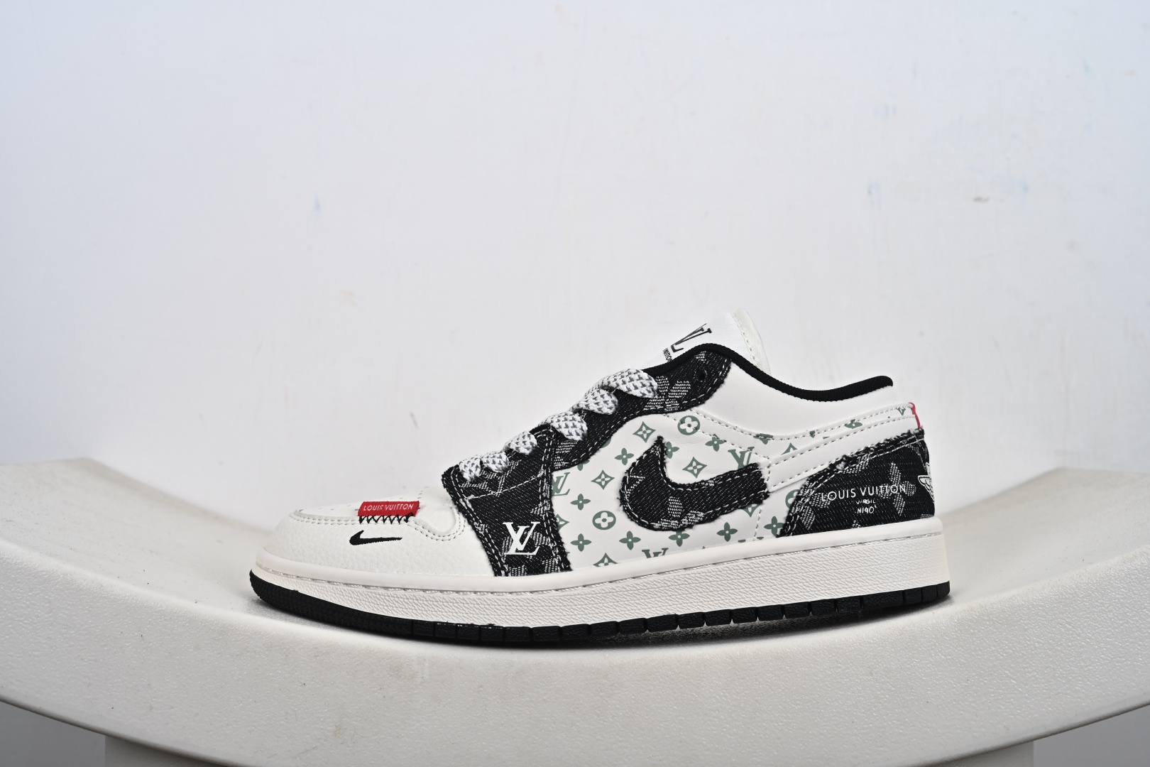 Louis Vuittonx Air Jordan 1 Low 此款主张打破传统的工业化流水线设计限制 YX5066-332 Louis Vuittonx Air Jordan 1 Low 此款主张打破传统的工业化流水线设计限制 YX5066-332