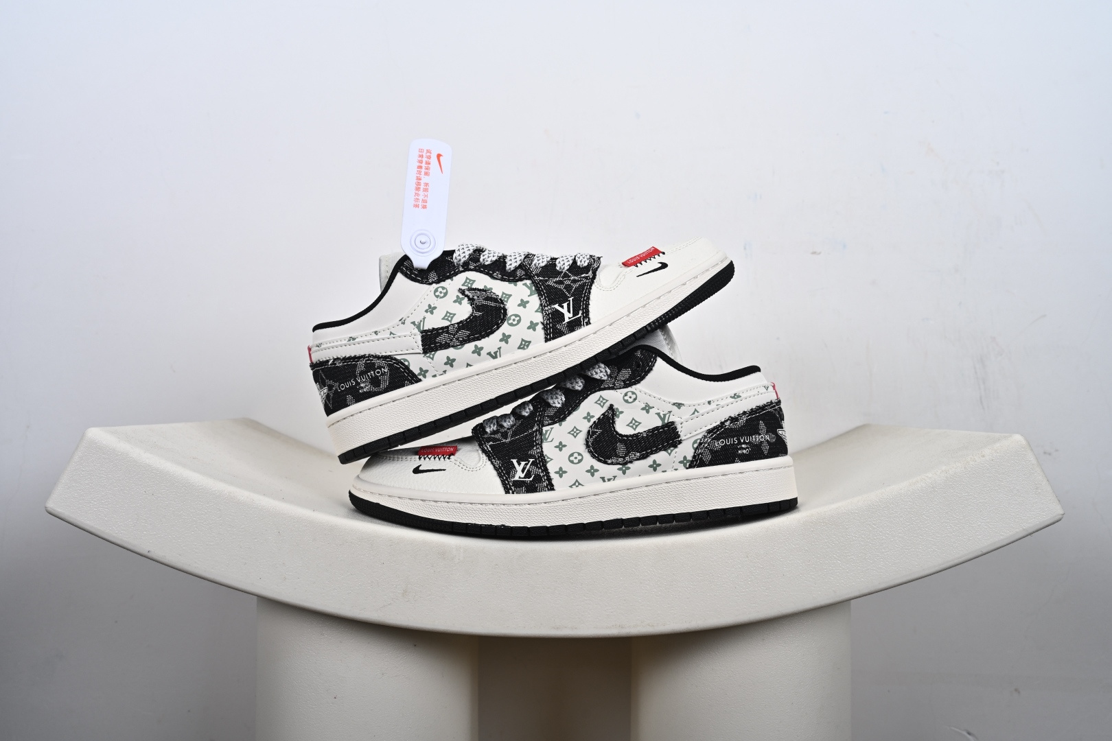 Louis Vuittonx Air Jordan 1 Low 此款主张打破传统的工业化流水线设计限制 YX5066-332 Louis Vuittonx Air Jordan 1 Low 此款主张打破传统的工业化流水线设计限制 YX5066-332