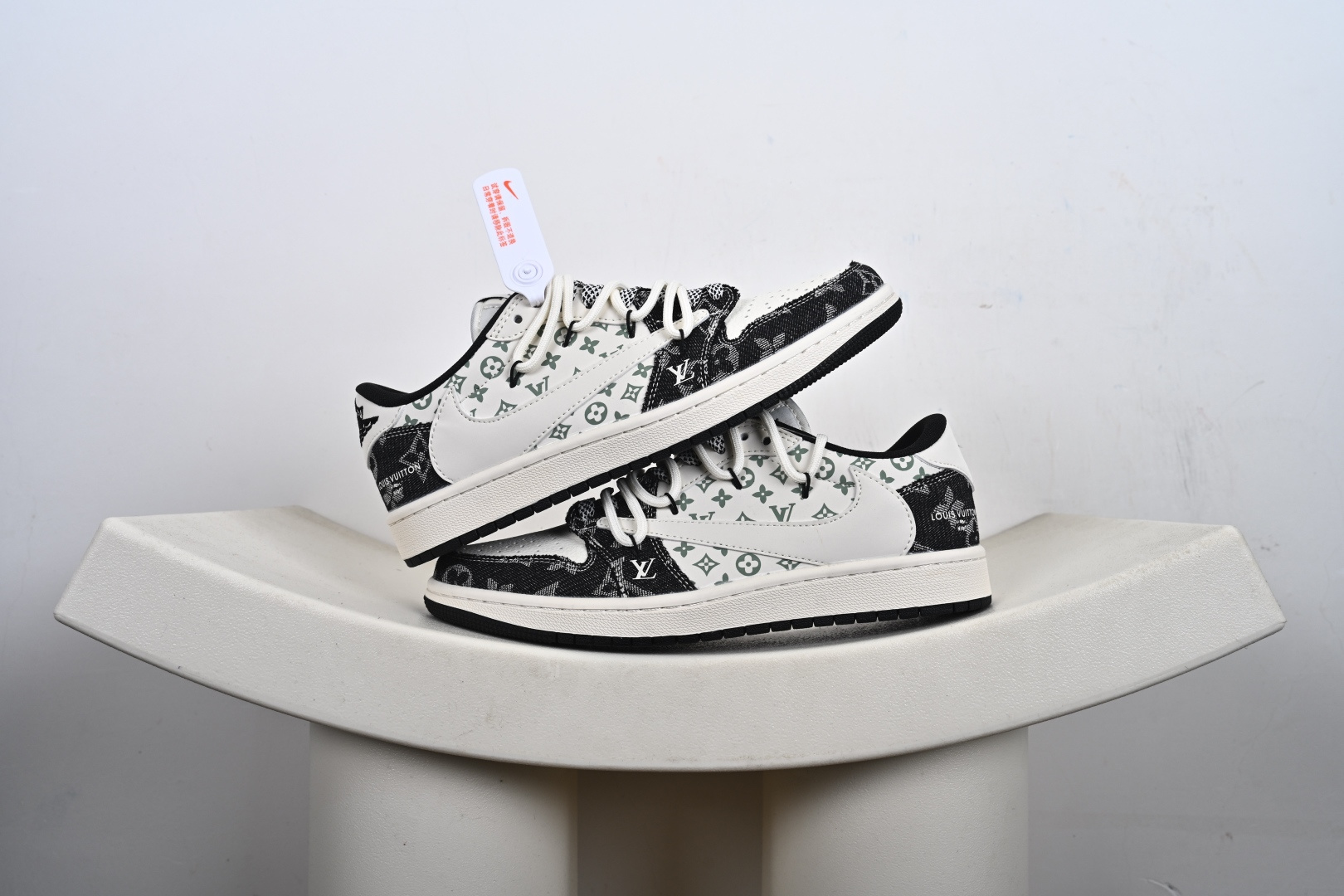 Louis Vuittonx Air Jordan 1 Low 此款主张打破传统的工业化流水线设计限制 YX5066-332