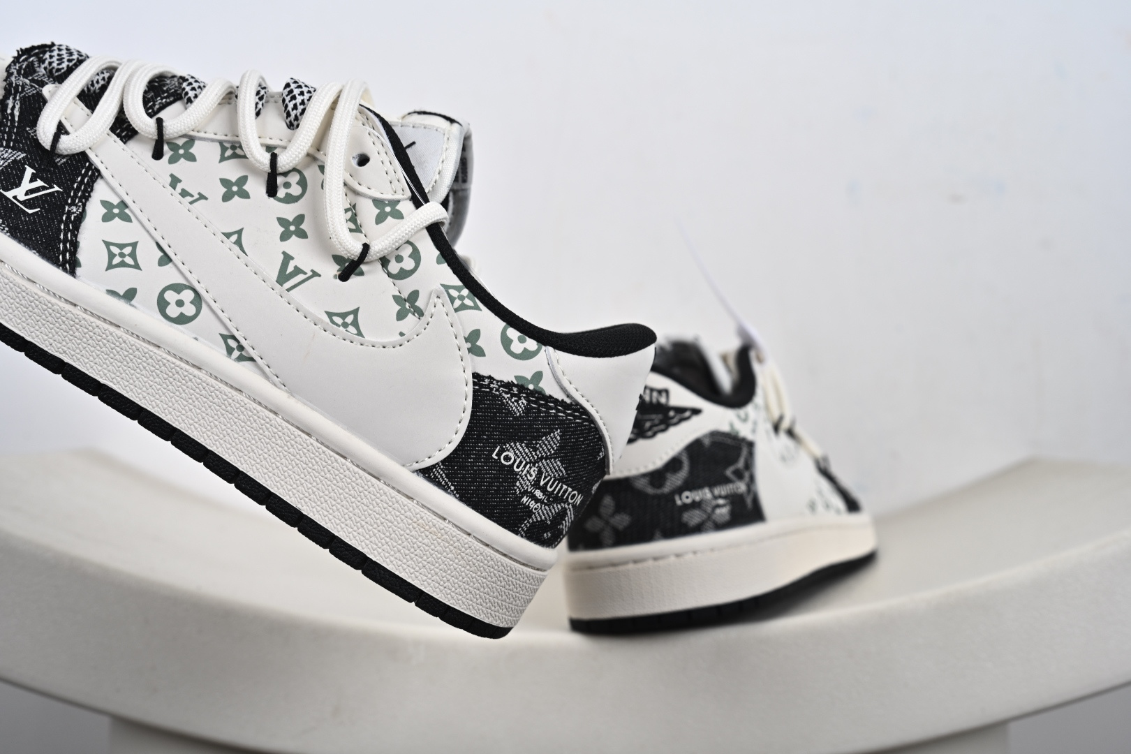 Louis Vuittonx Air Jordan 1 Low 此款主张打破传统的工业化流水线设计限制 YX5066-332