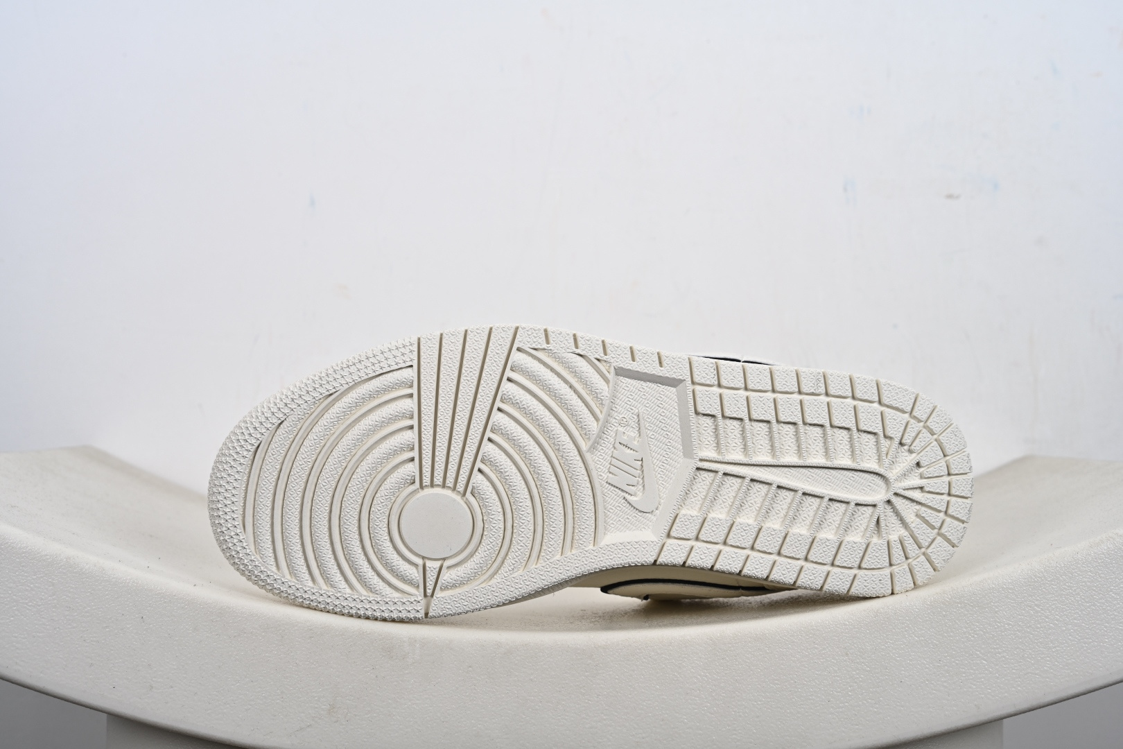 Nike AIR JORDAN 1 LOW 乔1 DIY定制 耐克 低帮文化篮球鞋 QB1988-001