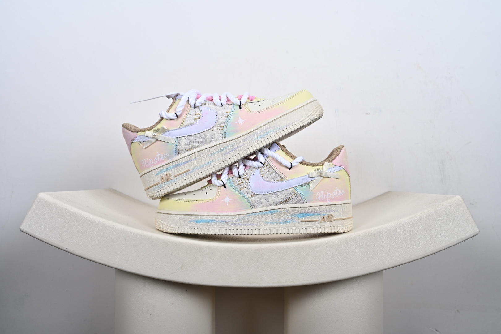 本地💰250支持放店
Nike Air Force 1 Low 雾屿星芒
原楦头原纸板 打造纯正空军版型
专注外贸渠道 全掌内置蜂窝气垫
原盒配件 原厂中底钢印、拉帮完美
官方货号: FJ7740 120
Size: 36 36.5 37.5 38 38.5 39 40 40.5 41 42 42.5 43 44 45-K-F2