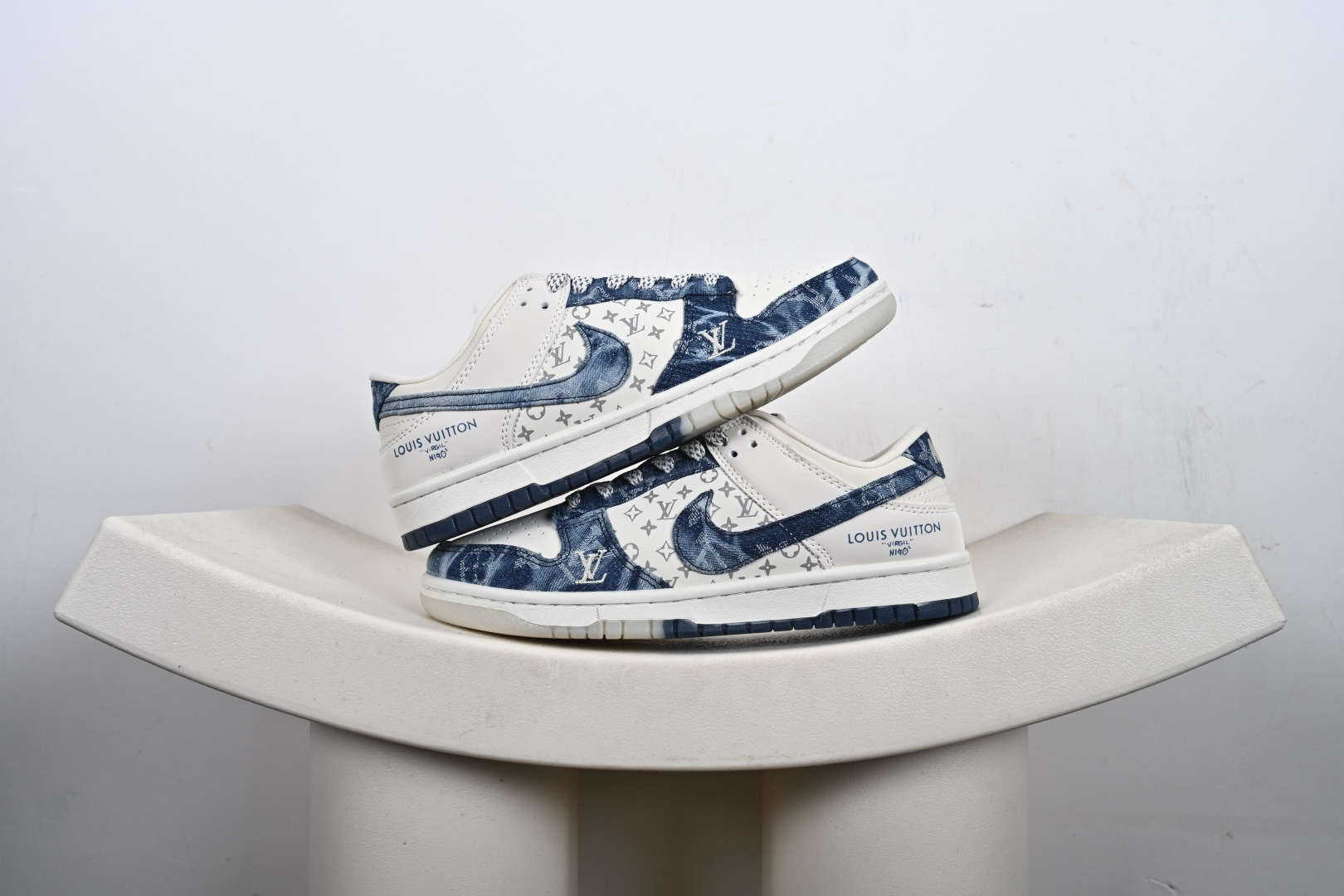 支持放店 Nike SB Dunk Low x Louis Vuitton 牛仔布满天星 原装头层材料 独家版型蒸餾加工 帶來的是更的视觉和脚感体验 皮料切割干净无任何毛边 细节完美 官方货号:CH8311 287、288 2-E5