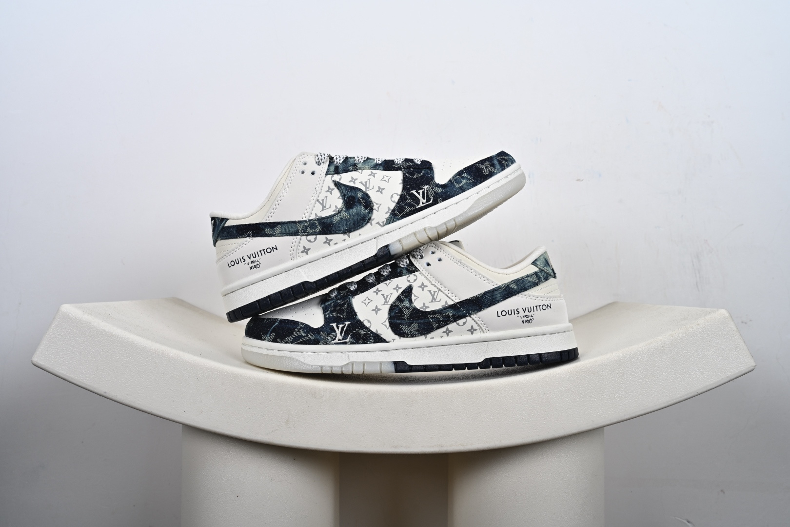 支持放店 Nike SB Dunk Low x Louis Vuitton 牛仔布满天星 原装头层材料 独家版型蒸餾加工 帶來的是更的视觉和脚感体验 皮料切割干净无任何毛边 细节完美 官方货号:CH8311 287、288 2-E5