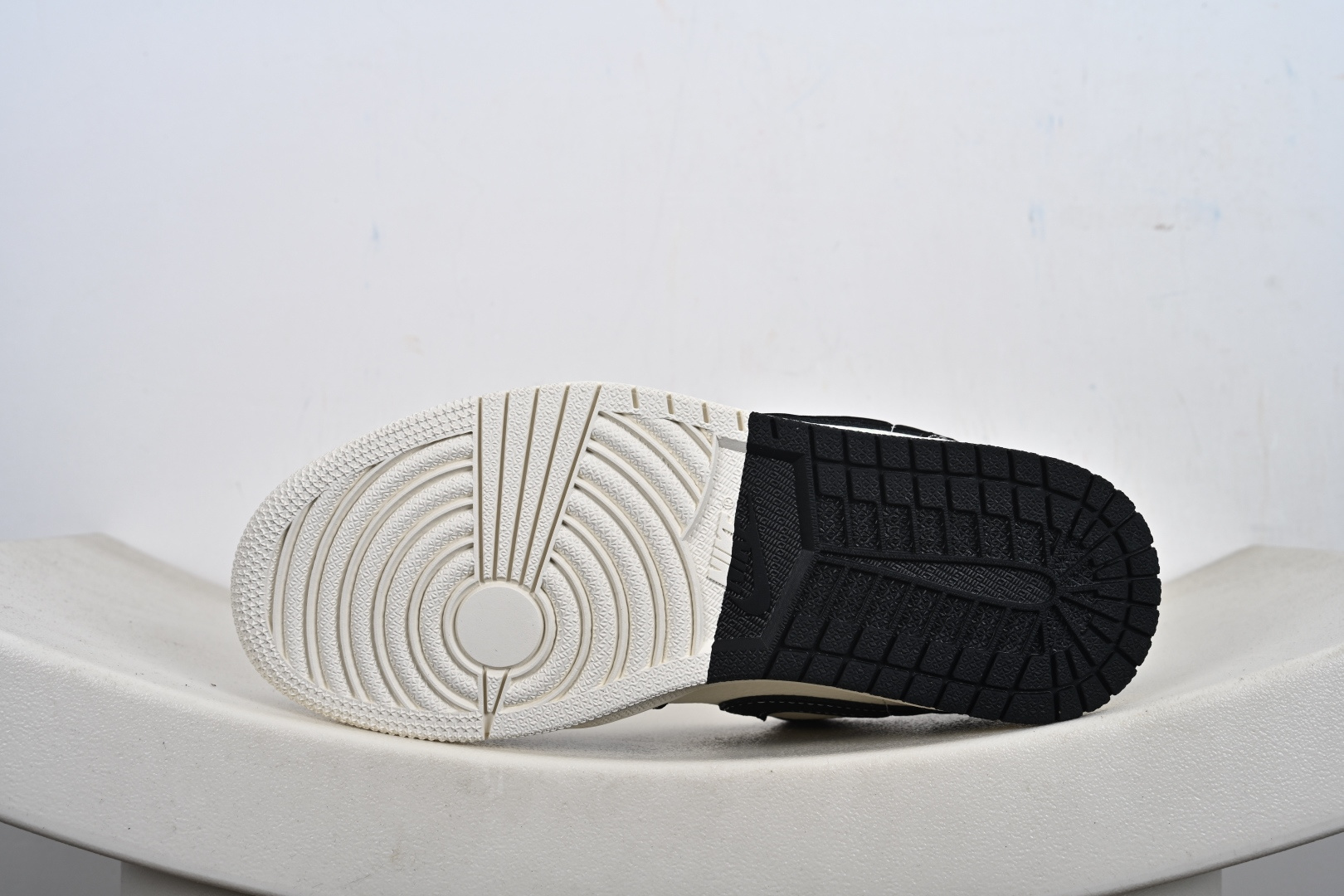 Nike Air Jordan 1 Low 联名款 AJ1乔1低帮休闲板鞋 QL1988-002