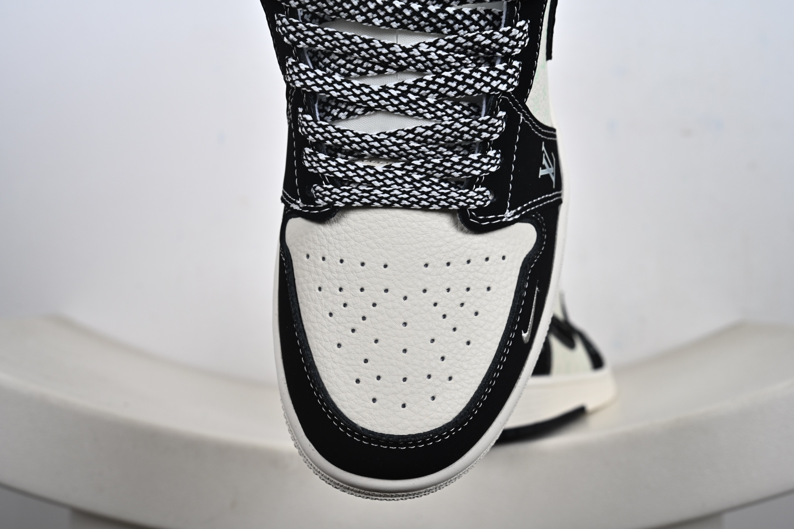 Nike Air Jordan 1 Low 联名款 AJ1乔1低帮休闲板鞋 QL1988-002