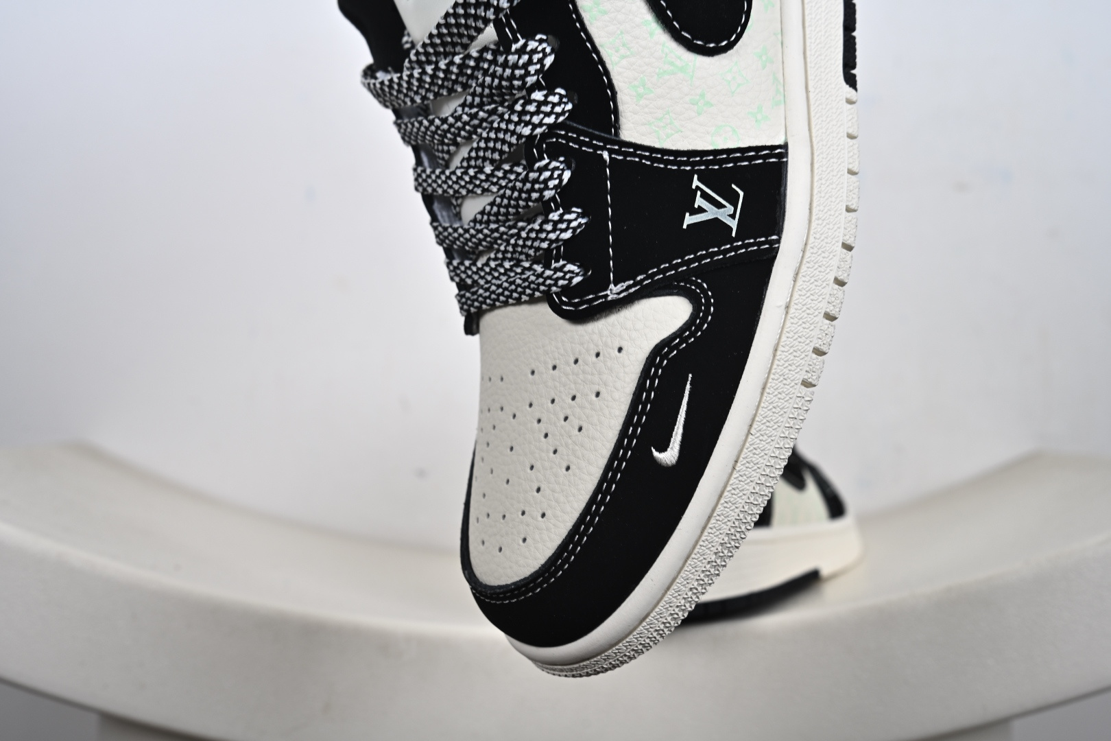 Nike Air Jordan 1 Low 联名款 AJ1乔1低帮休闲板鞋 QL1988-002