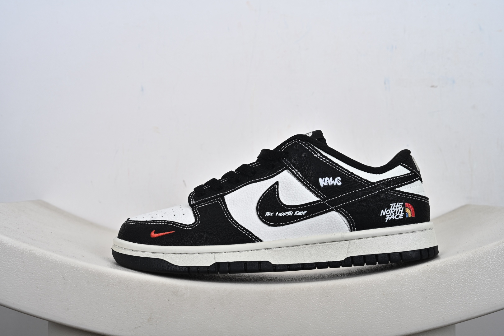 NK SB Dunk Low高端定制 低帮休闲板鞋 定制鞋盒 Ortholite鞋垫透气防臭 YF9511-915