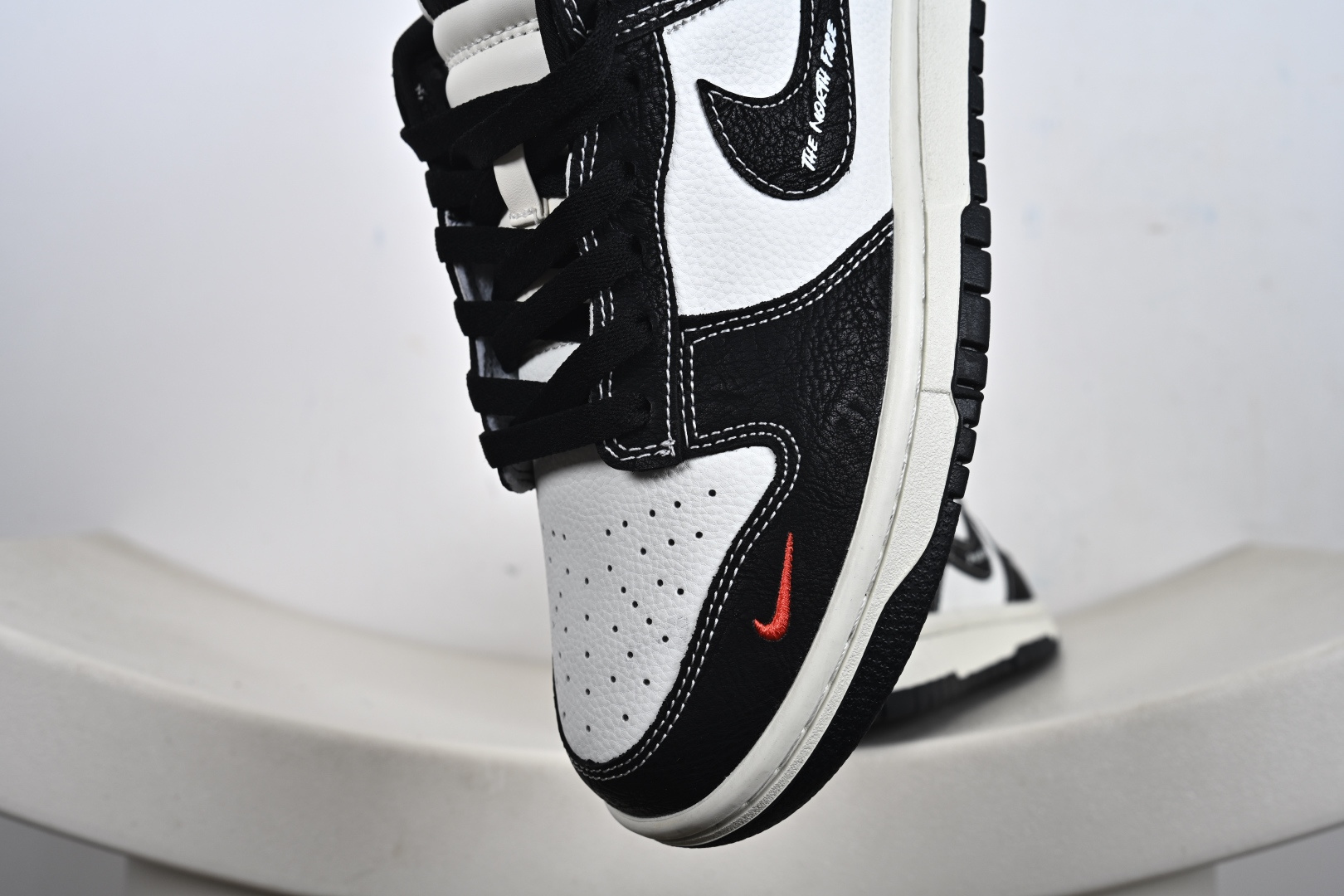 NK SB Dunk Low高端定制 低帮休闲板鞋 定制鞋盒 Ortholite鞋垫透气防臭 YF9511-915