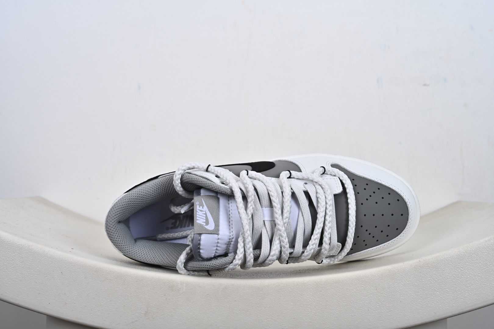 Nike SB Dunk Low 灰白解构绑带联名 WG0510-061-Top High Quatity Cheap Sneakers Fashion Clothing Clothes Bags handbags Shoes of all Brand wholesale With The best Quality And Beautiful Price from China Factory Chinese suppliers wholesaler seller Nike SB Dunk Low 灰白解构绑带联名 WG0510-061