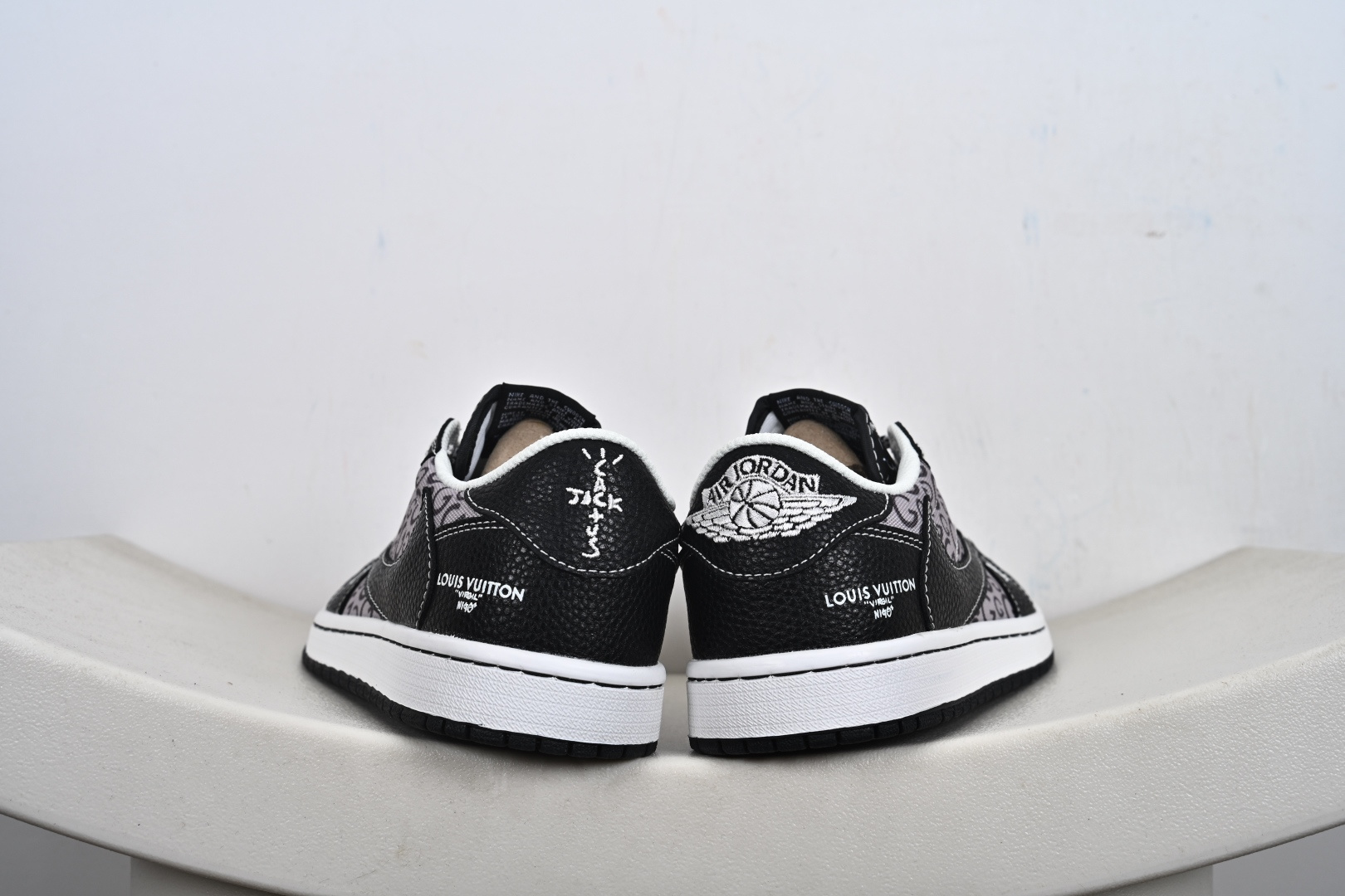 Nike Air Jordan 1 x Travis Scott AJ1倒勾 乔一倒钩 ‘DIY’定制 耐克 低帮文化篮球鞋 DZ5899-041