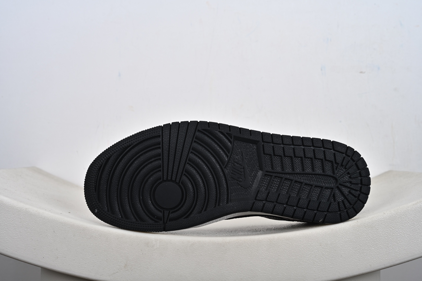 Nike Air Jordan 1 x Travis Scott AJ1倒勾 乔一倒钩 ‘DIY’定制 耐克 低帮文化篮球鞋 DZ5899-041