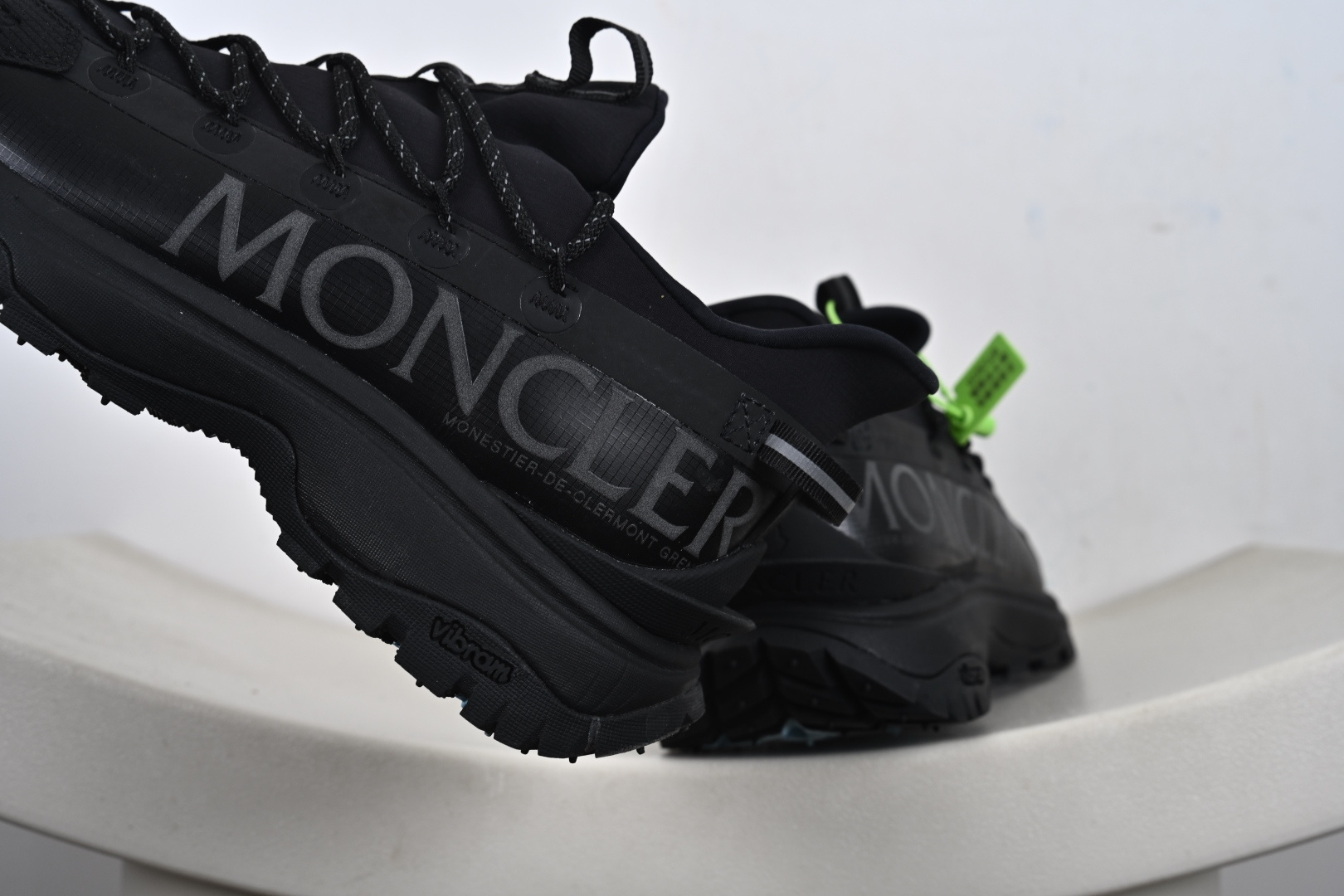 Moncler Trailgrip Gore-Tex 蒙口 越野旅行系列低帮厚底轻量户外登山运动鞋 4M00090 M3457999