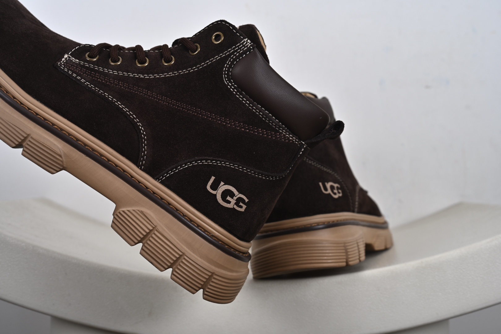 UGG Tasman Weather Hybrid 塔斯曼混合系列中帮轻量休闲马丁靴