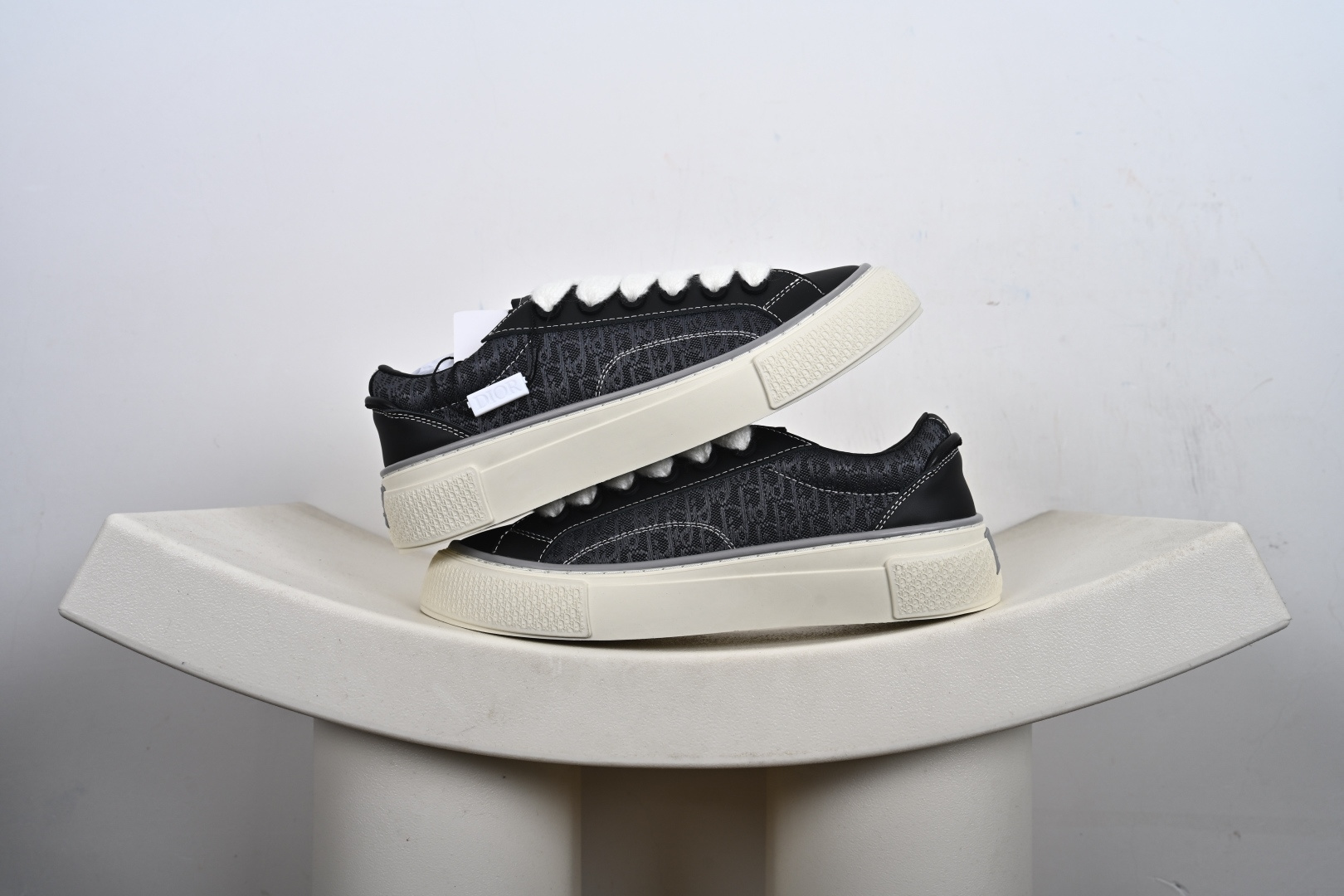 迪奥/ Dior B33 Low SneakersB33系列低帮经典复古百搭休闲运动板鞋“翻毛藏蓝CD重影” 3SN303ZYQ_H868