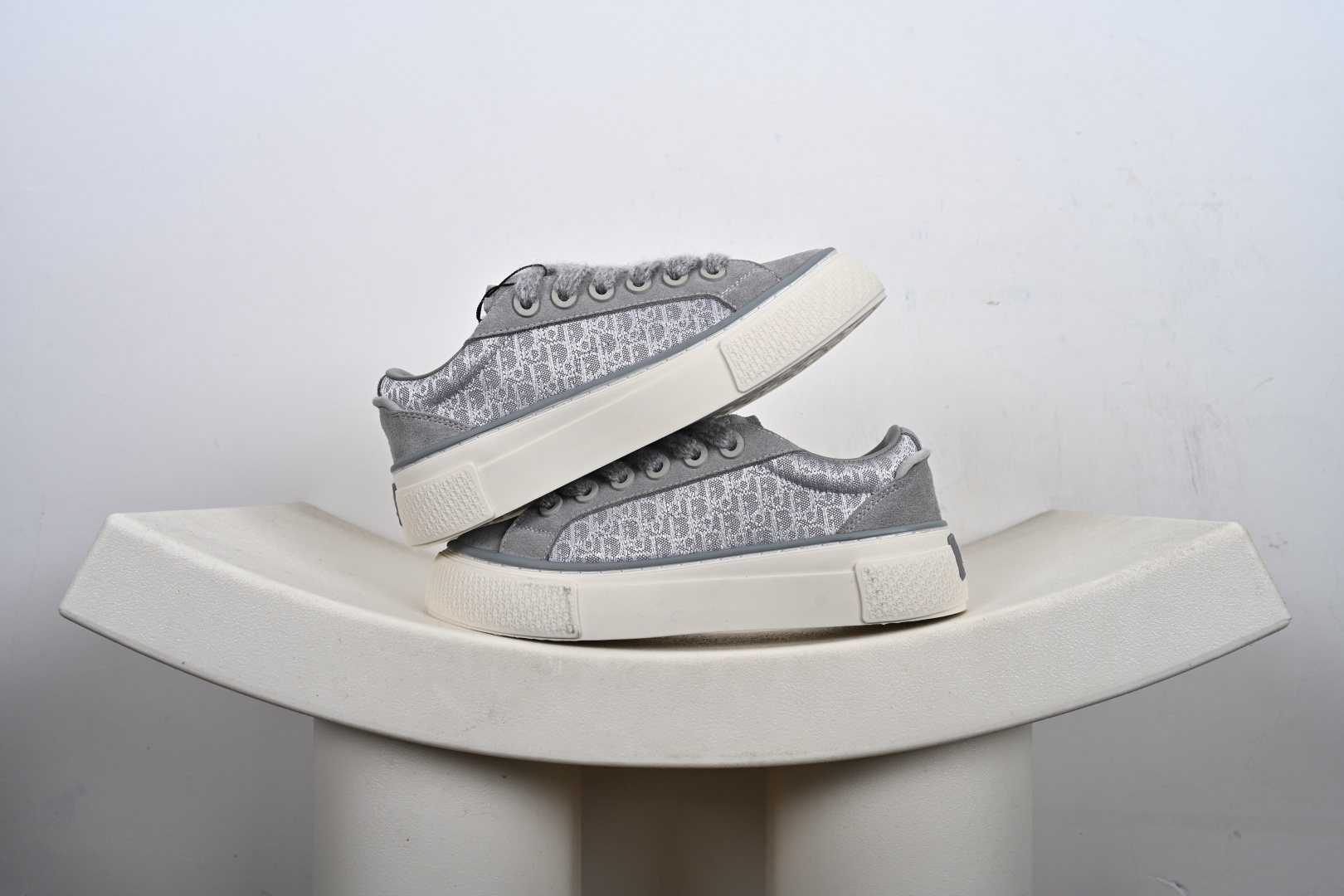 迪奥/ Dior B33 Low SneakersB33系列低帮经典复古百搭休闲运动板鞋“翻毛藏蓝CD重影” 3SN303ZYQ_H868