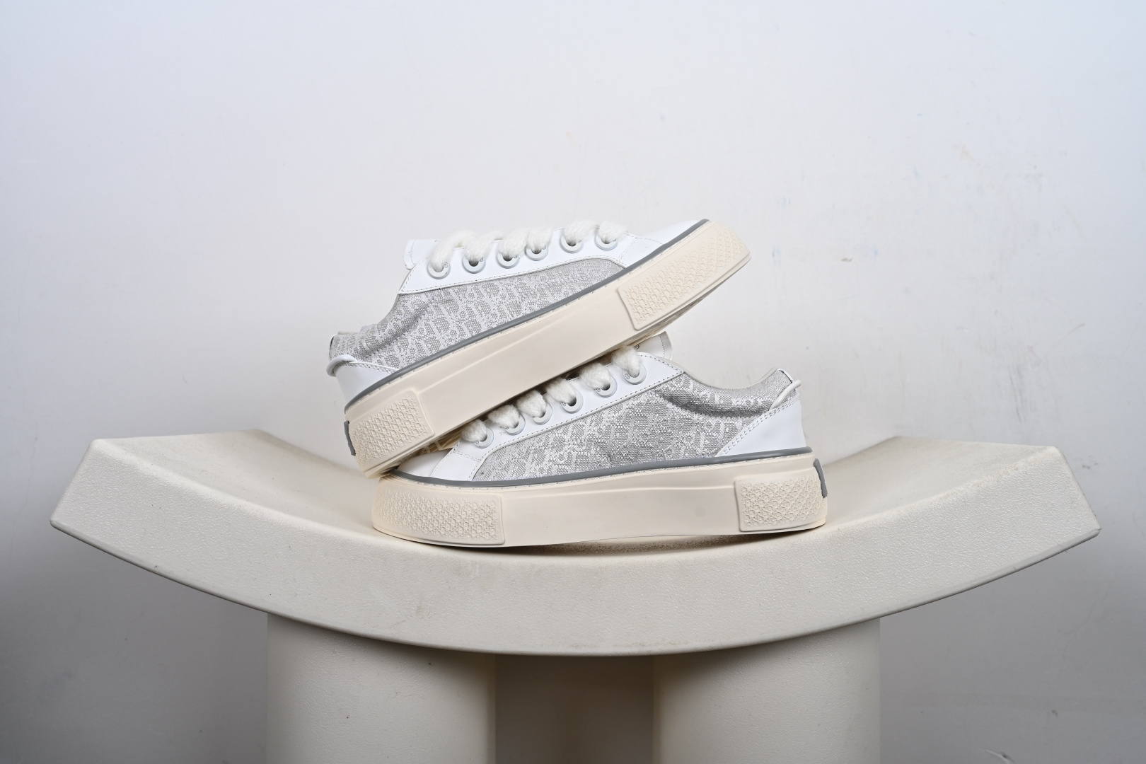 迪奥/ Dior B33 Low SneakersB33系列低帮经典复古百搭休闲运动板鞋“翻毛藏蓝CD重影” 3SN303ZYQ_H868