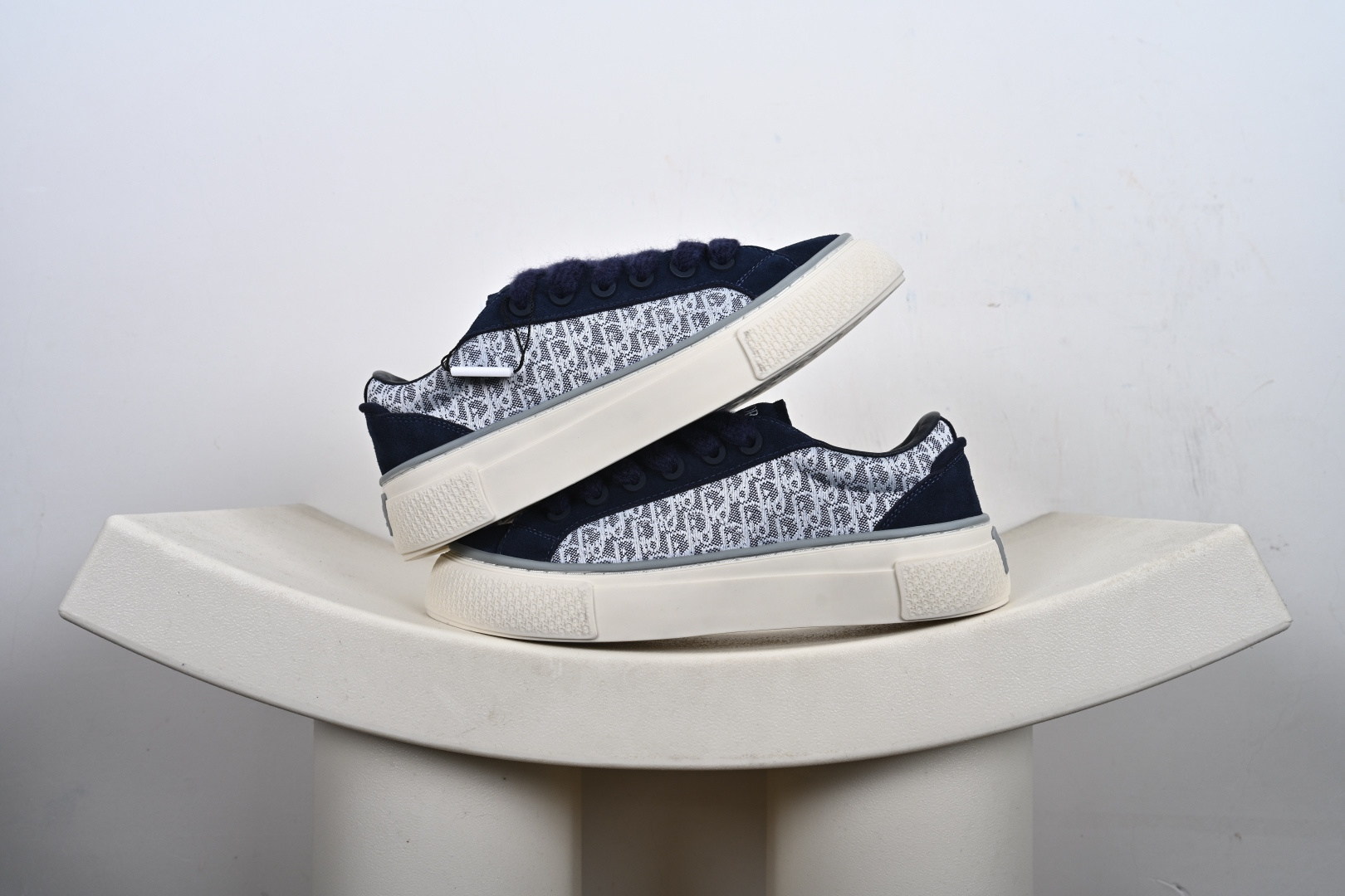 迪奥/ Dior B33 Low SneakersB33系列低帮经典复古百搭休闲运动板鞋“翻毛藏蓝CD重影” 3SN303ZYQ_H868