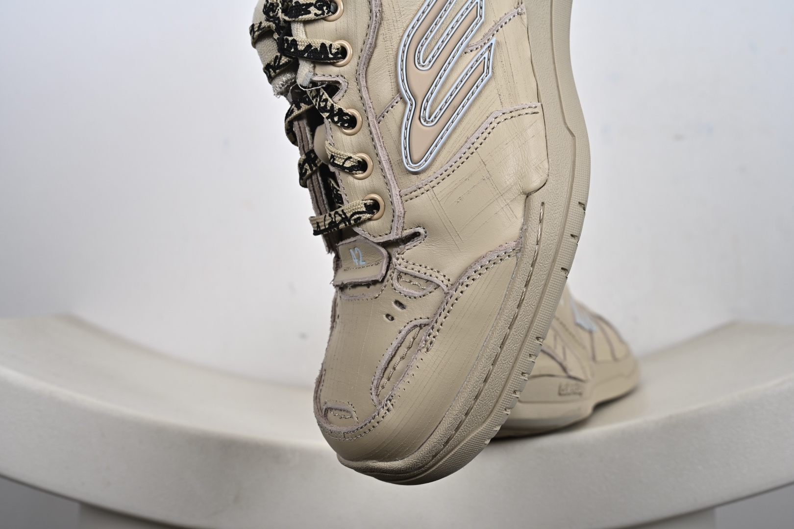 360 Balenciaga 巴黎世家 Hamptons 手工做旧款 牛皮革 复古圆头系带低帮休闲鞋 841765 WCURB 9141 841765 WCURB 1180 841763 WCURS 2050 841765 WCURS 9490