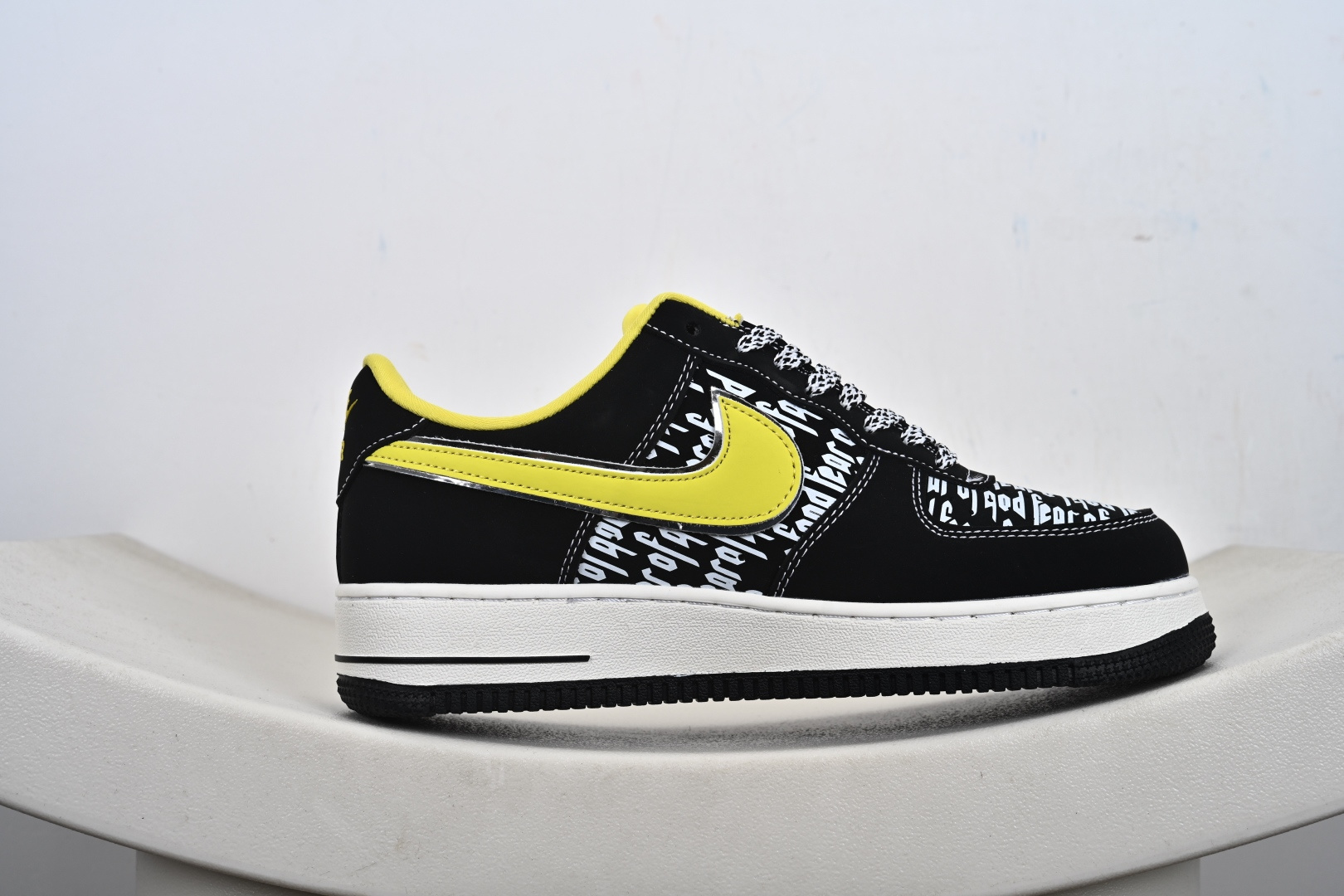 240 Nk Air Force 1'07 Low 联名 黄勾鬼脸 空军低帮休闲板鞋 SY1388-012-Chinese UA Cheap High Quatity Brand Clothes Bags handbags Sneakers wholesale wholesaler seller from China Factory suppliers Fashion Clothing Shoes best Quality Beautiful Price 240 Nk Air Force 1'07 Low 联名 黄勾鬼脸 空军低帮休闲板鞋 SY1388-012