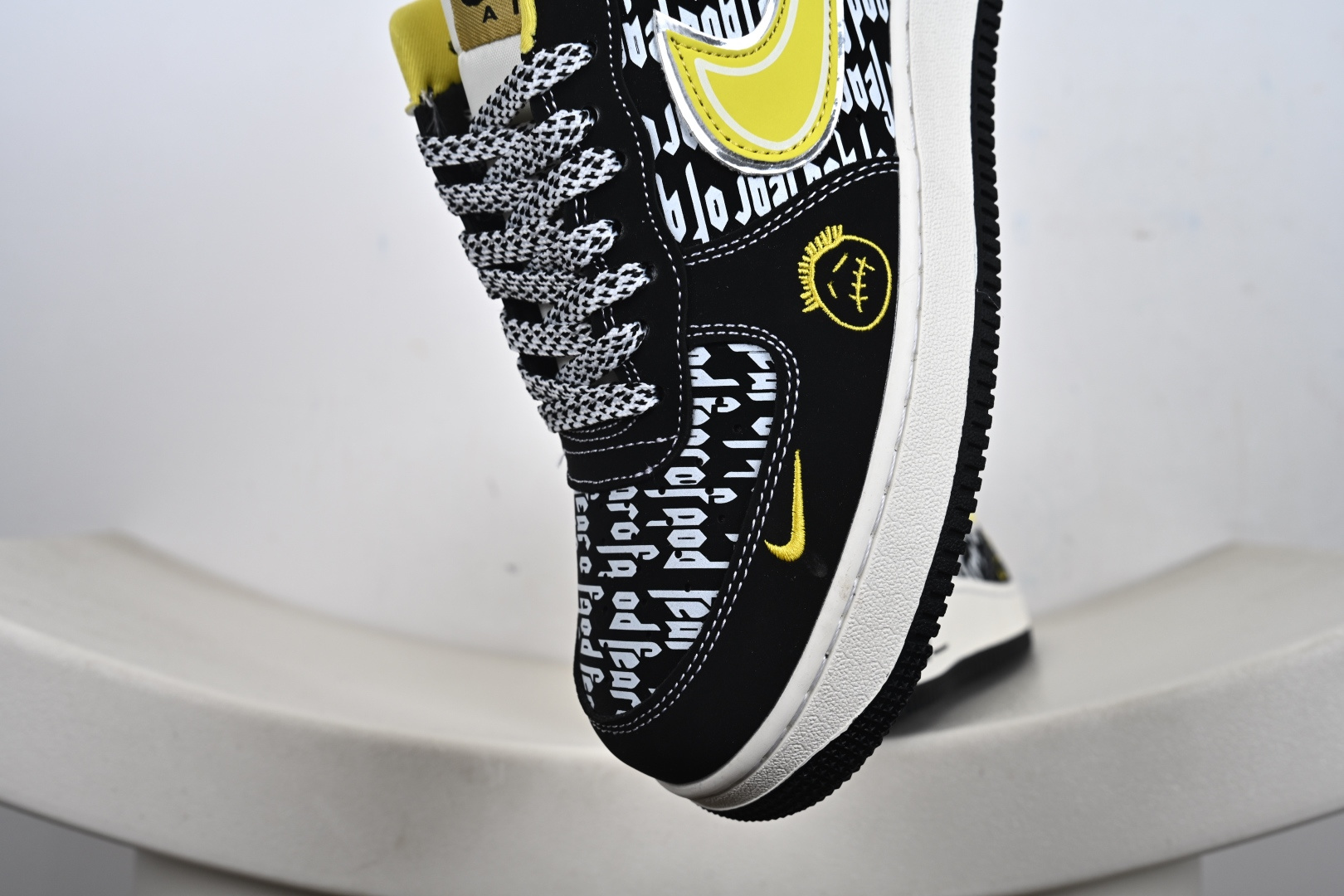 240 Nk Air Force 1'07 Low 联名 黄勾鬼脸 空军低帮休闲板鞋 SY1388-012-Chinese UA Cheap High Quatity Brand Clothes Bags handbags Sneakers wholesale wholesaler seller from China Factory suppliers Fashion Clothing Shoes best Quality Beautiful Price 240 Nk Air Force 1'07 Low 联名 黄勾鬼脸 空军低帮休闲板鞋 SY1388-012