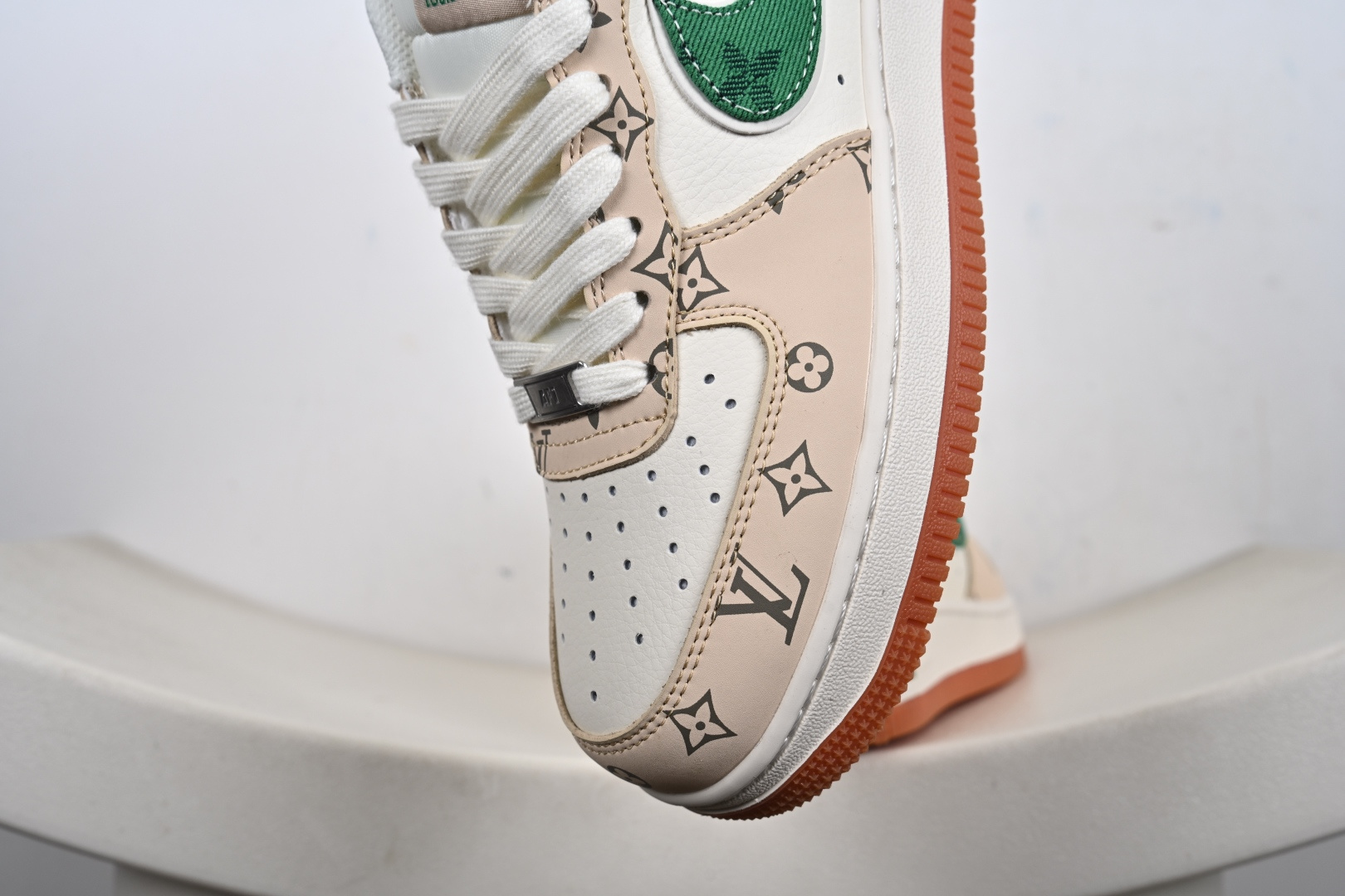 240 定制版NIke Air Force 1 '07 Low “古驰联名——生胶绿勾”空军一号 低帮 运动鞋 休闲鞋 XS1958-627-Chinese UA Cheap High Quatity Brand Clothes Bags handbags Sneakers wholesale wholesaler seller from China Factory suppliers Fashion Clothing Shoes best Quality Beautiful Price 240 定制版NIke Air Force 1 '07 Low “古驰联名——生胶绿勾”空军一号 低帮 运动鞋 休闲鞋 XS1958-627