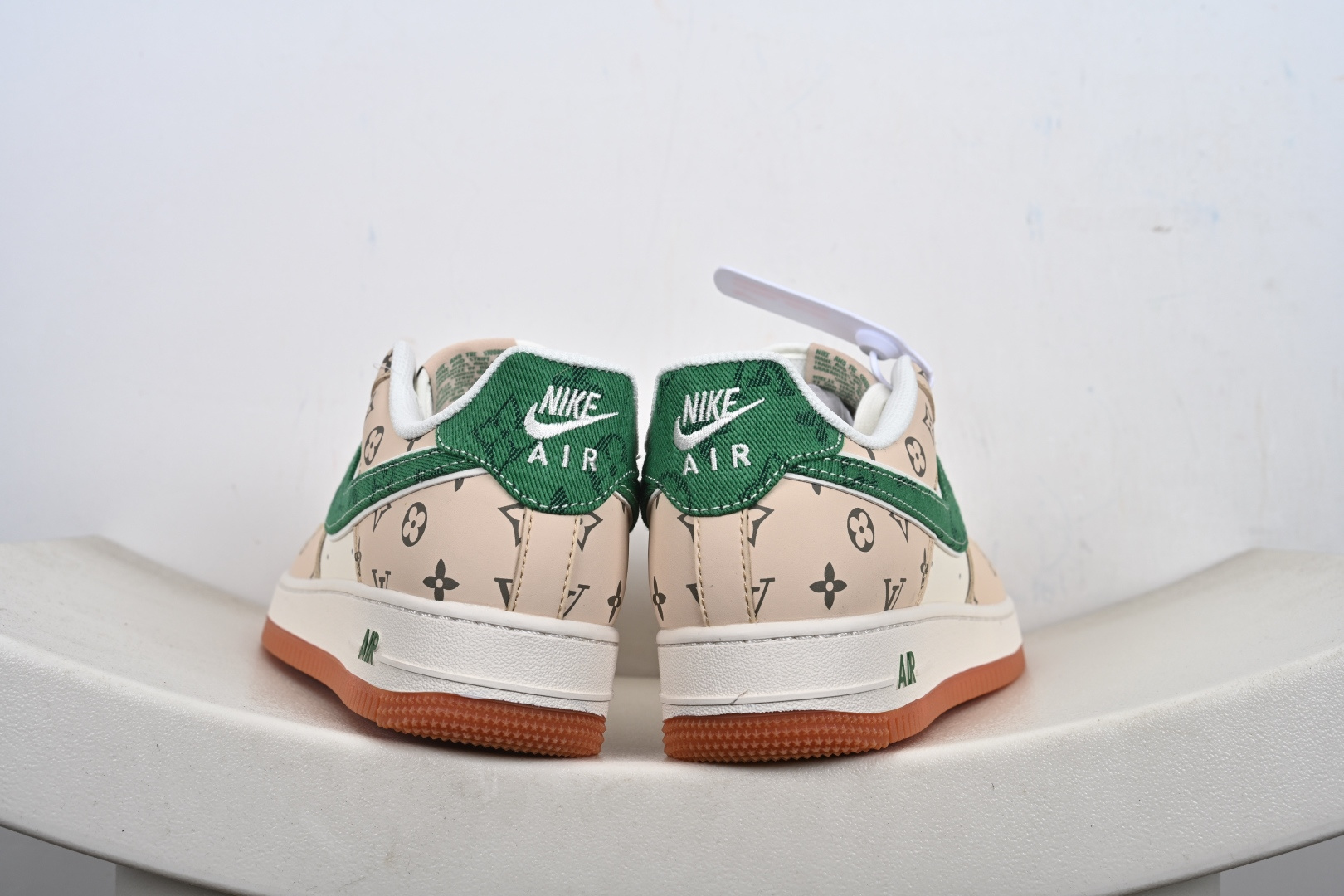 240 定制版NIke Air Force 1 '07 Low “古驰联名——生胶绿勾”空军一号 低帮 运动鞋 休闲鞋 XS1958-627-Chinese UA Cheap High Quatity Brand Clothes Bags handbags Sneakers wholesale wholesaler seller from China Factory suppliers Fashion Clothing Shoes best Quality Beautiful Price 240 定制版NIke Air Force 1 '07 Low “古驰联名——生胶绿勾”空军一号 低帮 运动鞋 休闲鞋 XS1958-627