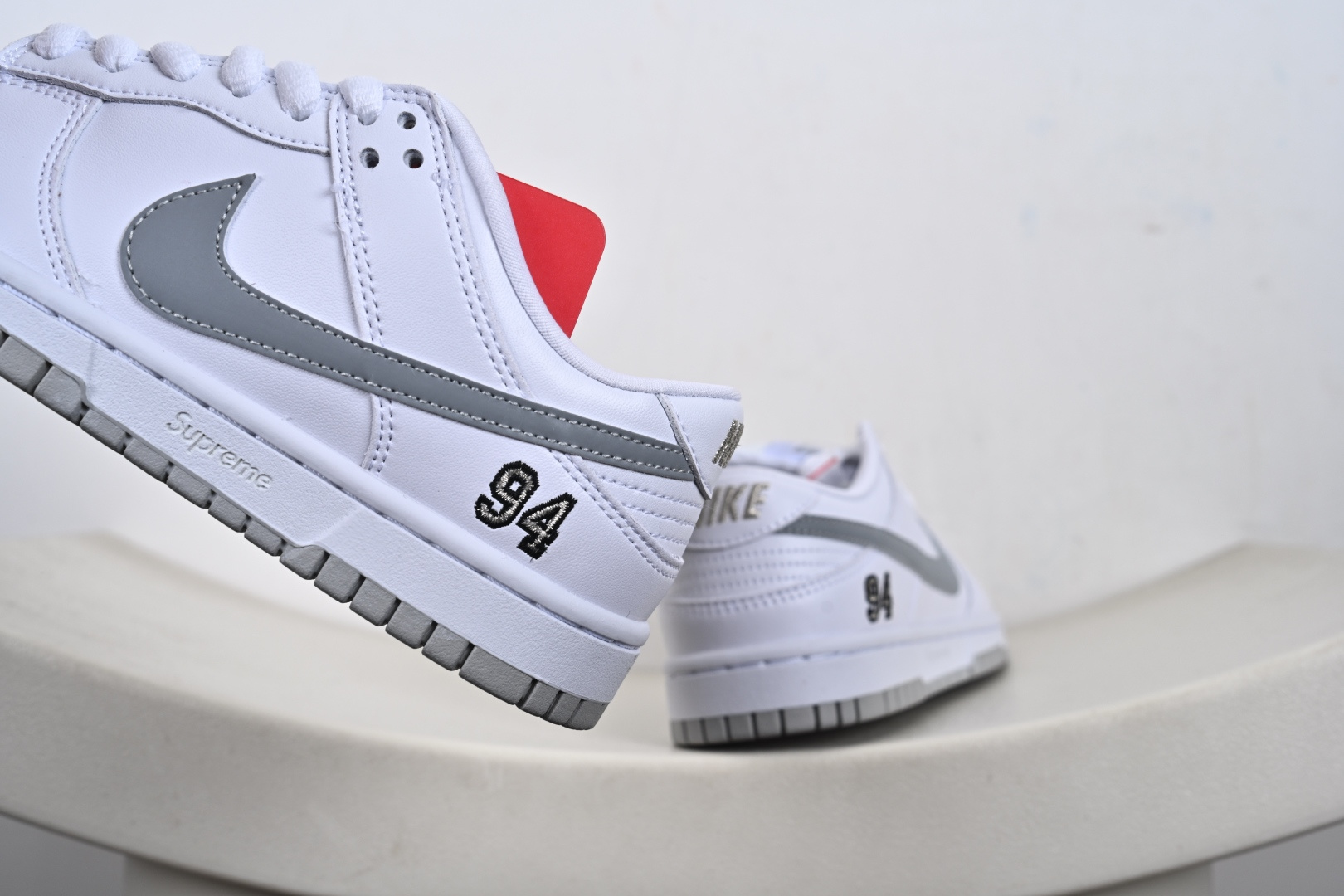 200 NIKE SB DUNK LOW OG QS 耐克 低帮休闲运动板鞋 HQ8487-100-Chinese UA Cheap High Quatity Brand Clothes Bags handbags Sneakers wholesale wholesaler seller from China Factory suppliers Fashion Clothing Shoes best Quality Beautiful Price 200 NIKE SB DUNK LOW OG QS 耐克 低帮休闲运动板鞋 HQ8487-100
