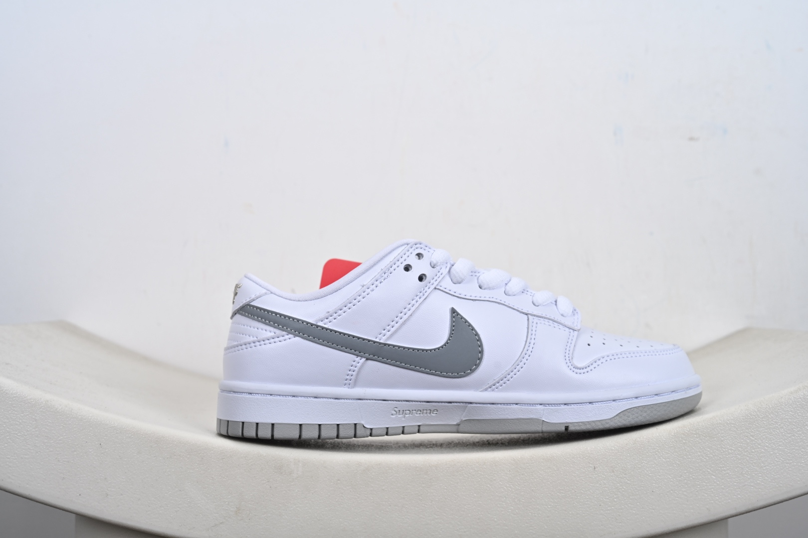 200 NIKE SB DUNK LOW OG QS 耐克 低帮休闲运动板鞋 HQ8487-100-Chinese UA Cheap High Quatity Brand Clothes Bags handbags Sneakers wholesale wholesaler seller from China Factory suppliers Fashion Clothing Shoes best Quality Beautiful Price 200 NIKE SB DUNK LOW OG QS 耐克 低帮休闲运动板鞋 HQ8487-100