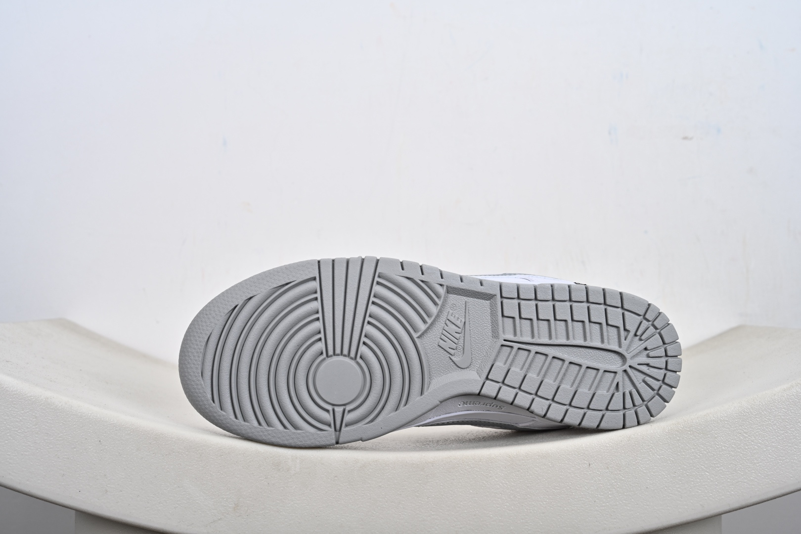 200 NIKE SB DUNK LOW OG QS 耐克 低帮休闲运动板鞋 HQ8487-100-Chinese UA Cheap High Quatity Brand Clothes Bags handbags Sneakers wholesale wholesaler seller from China Factory suppliers Fashion Clothing Shoes best Quality Beautiful Price 200 NIKE SB DUNK LOW OG QS 耐克 低帮休闲运动板鞋 HQ8487-100