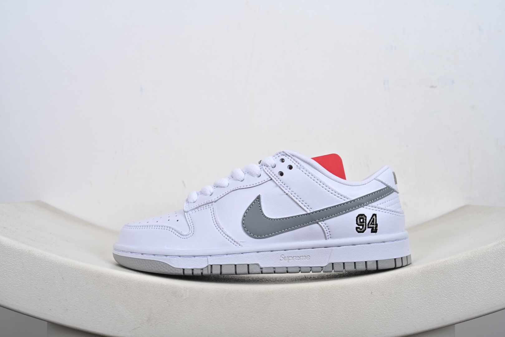 200 NIKE SB DUNK LOW OG QS 耐克 低帮休闲运动板鞋 HQ8487-100-Chinese UA Cheap High Quatity Brand Clothes Bags handbags Sneakers wholesale wholesaler seller from China Factory suppliers Fashion Clothing Shoes best Quality Beautiful Price 200 NIKE SB DUNK LOW OG QS 耐克 低帮休闲运动板鞋 HQ8487-100