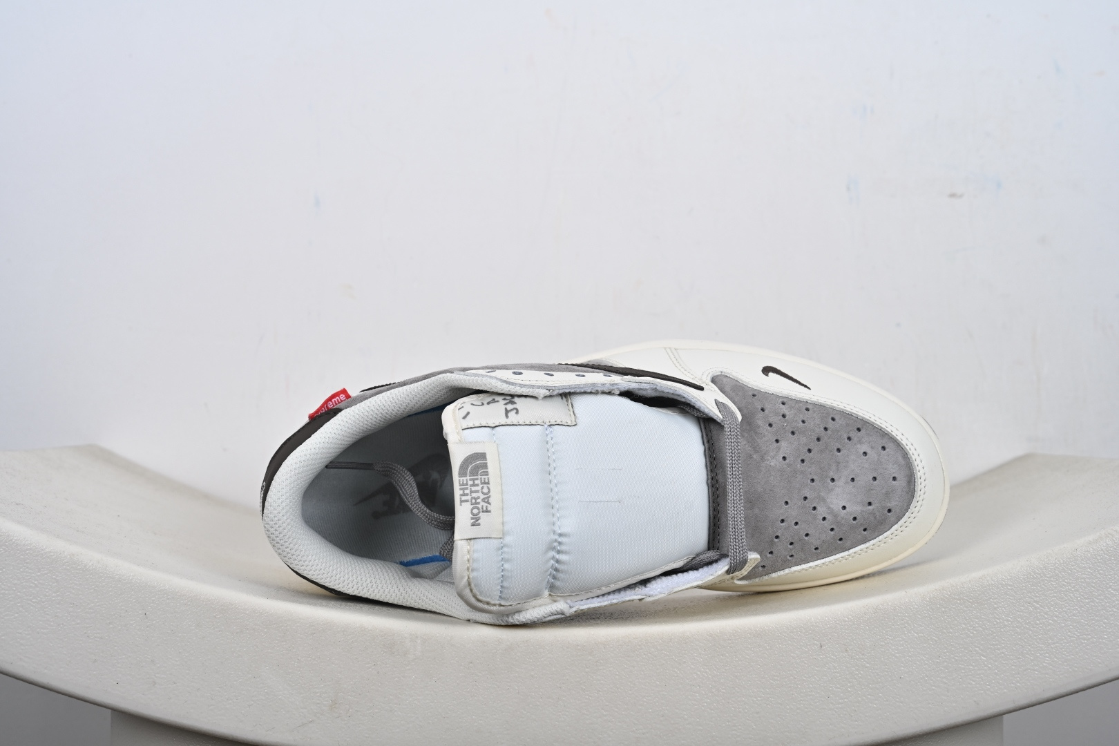 260 定制版Travis Scott x Fragment Design x Jordan Air Jordan 1 LowOG sP”北面三方联名-米灰猪八革” DM7866-127