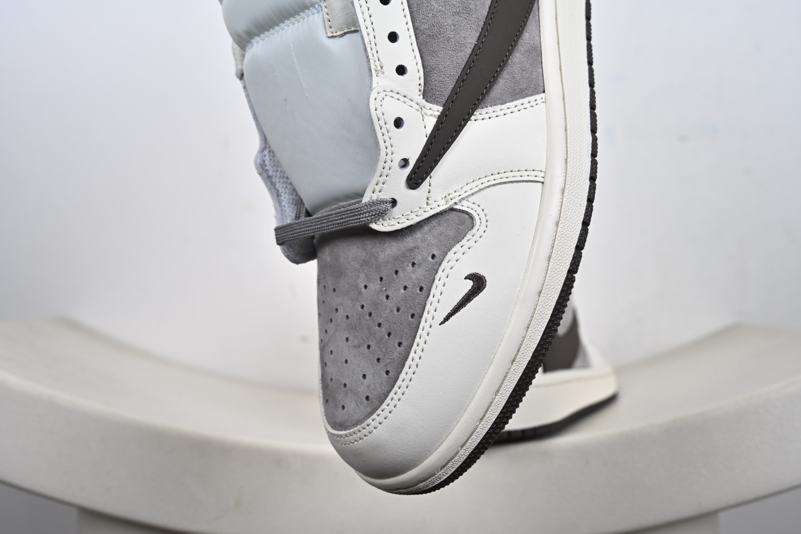 260 定制版Travis Scott x Fragment Design x Jordan Air Jordan 1 LowOG sP”北面三方联名-米灰猪八革” DM7866-127