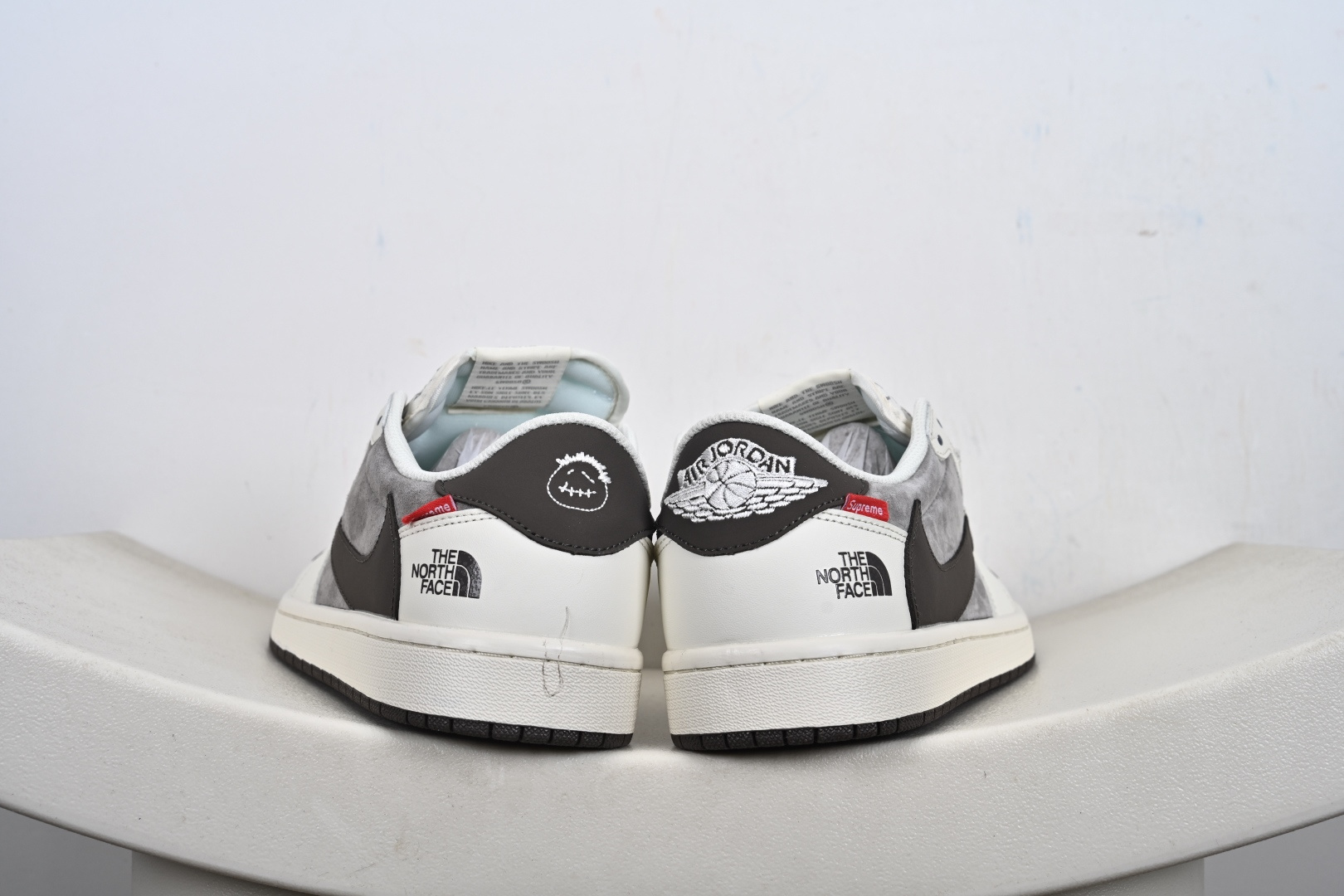 260 定制版Travis Scott x Fragment Design x Jordan Air Jordan 1 LowOG sP”北面三方联名-米灰猪八革” DM7866-127