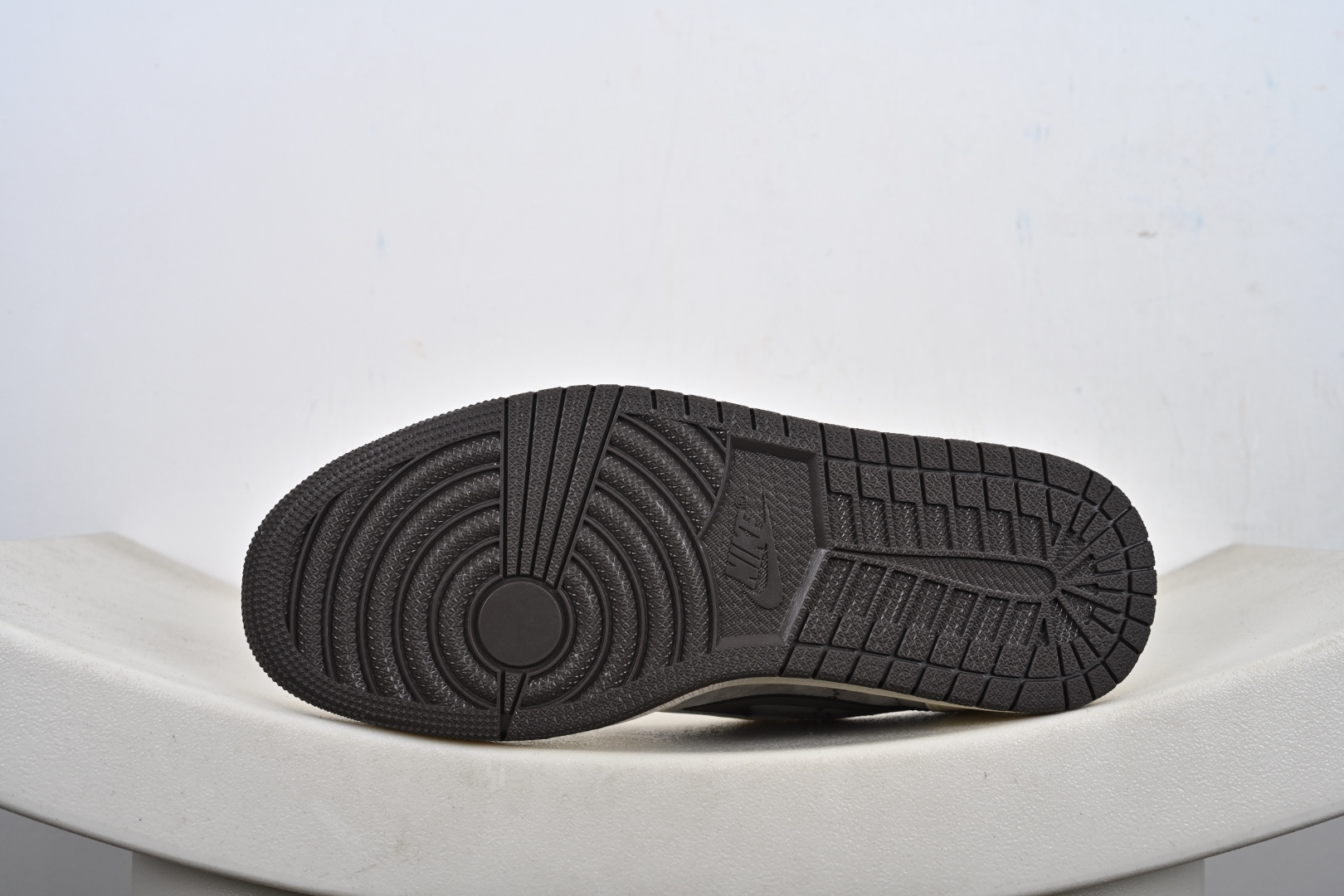 260 定制版Travis Scott x Fragment Design x Jordan Air Jordan 1 LowOG sP”北面三方联名-米灰猪八革” DM7866-127