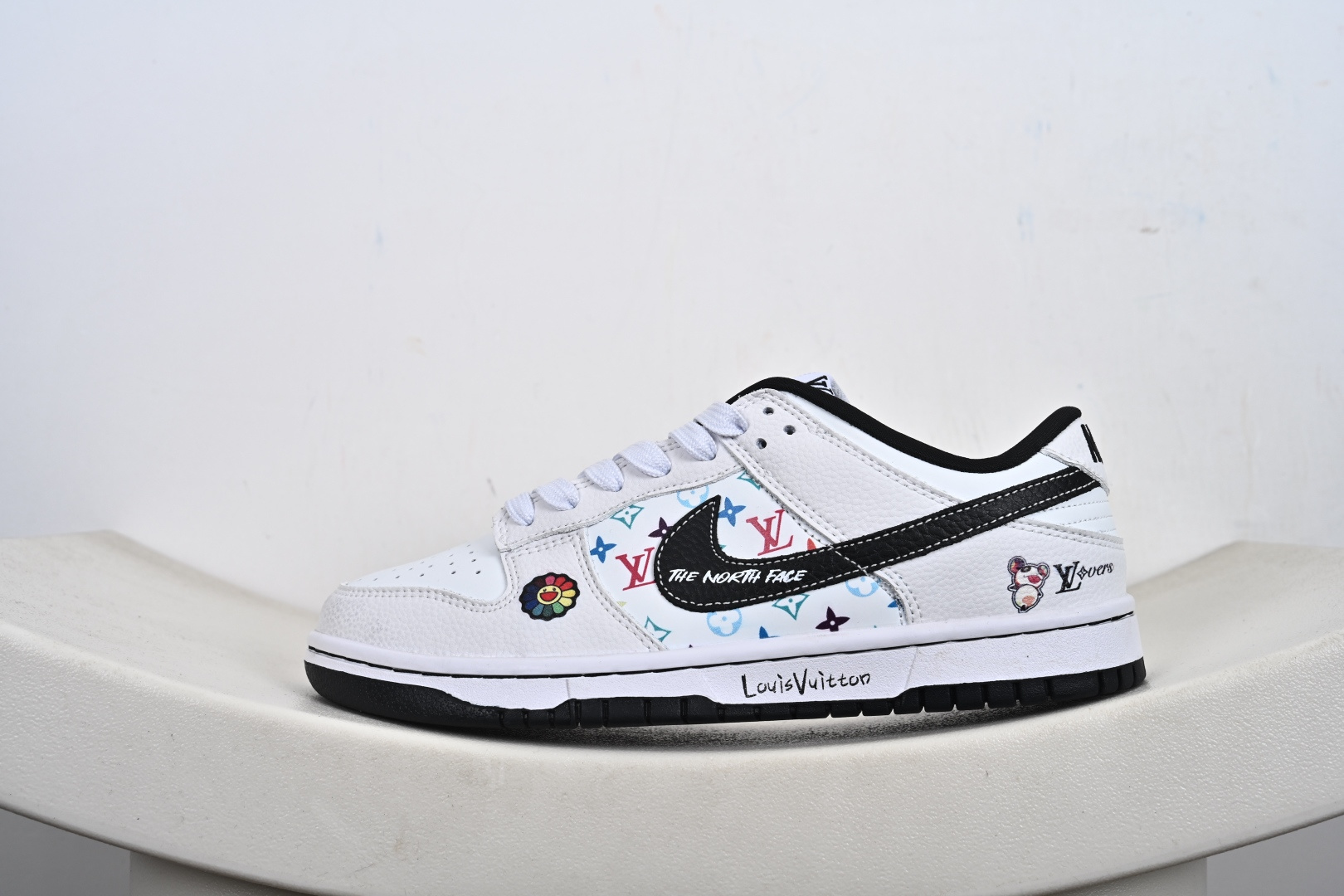 260 定制版NK SB Dunk Low“LV联名——白黑” 高端定制 低帮休闲板鞋 YF9511-908